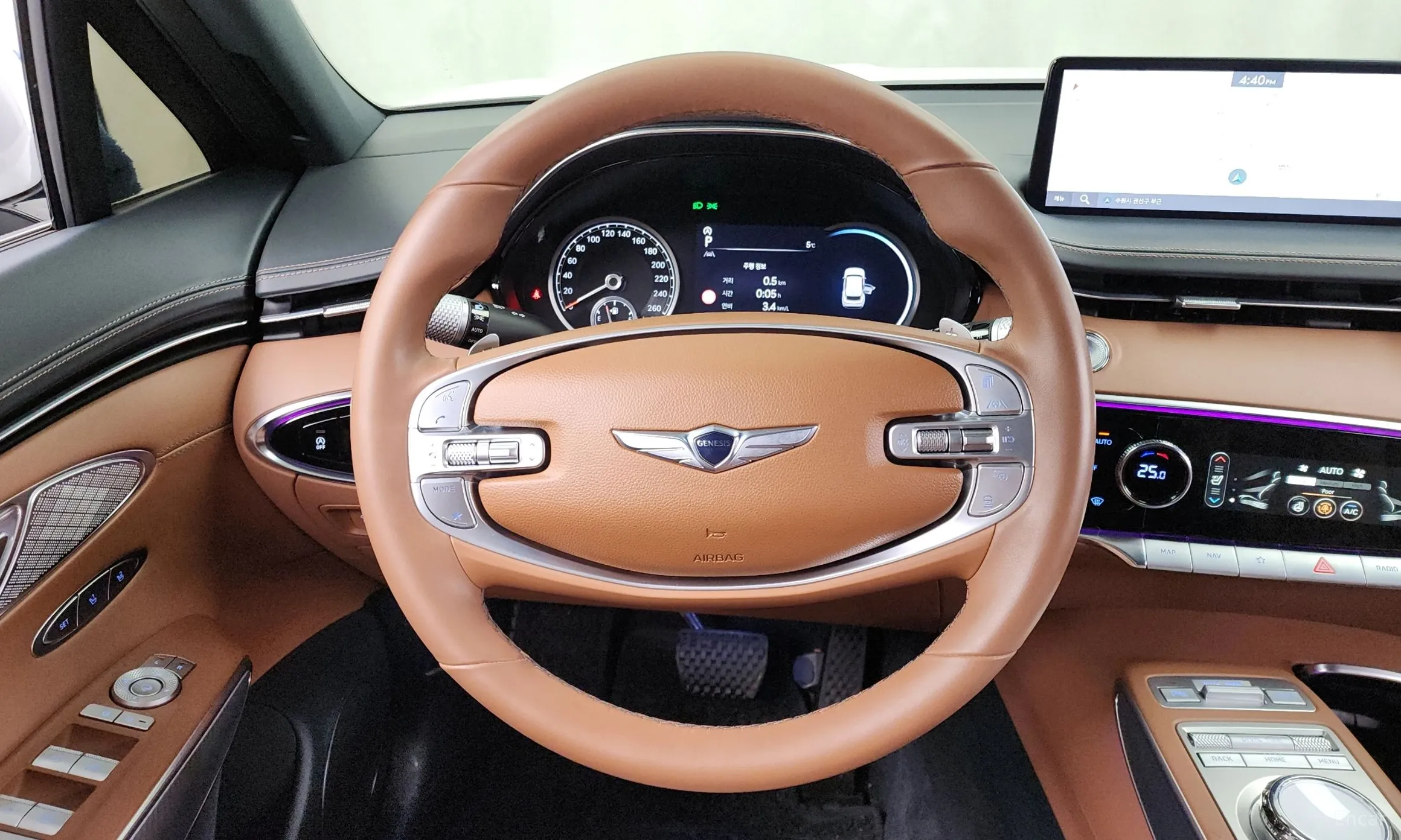 Genesis GV70 превью 13