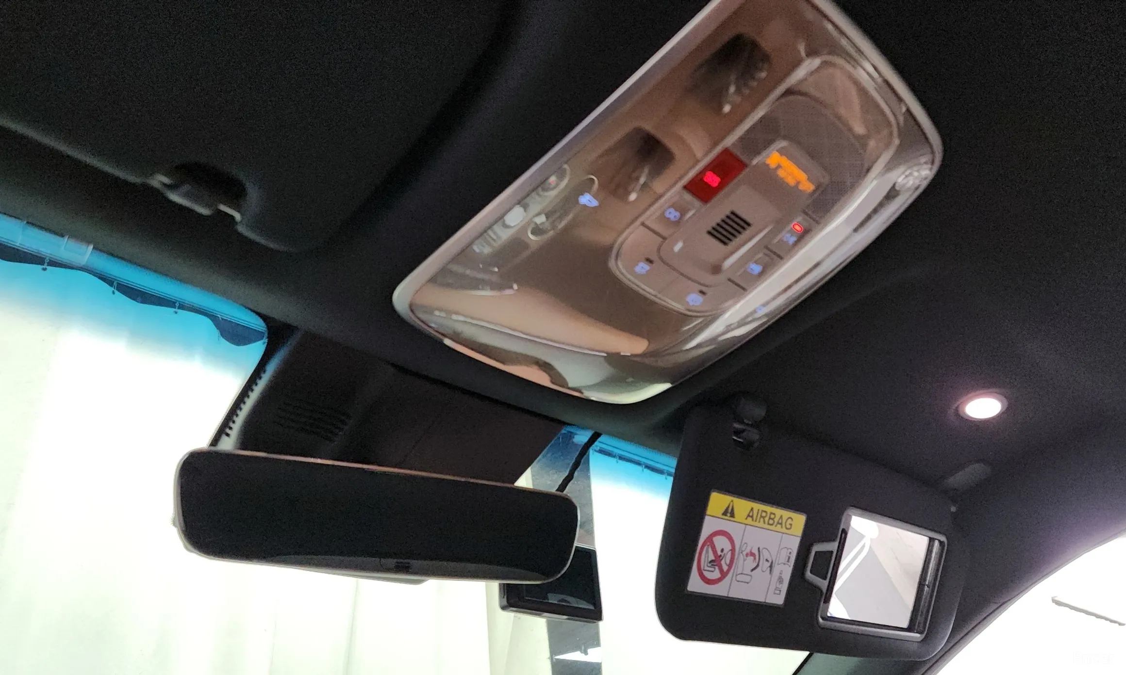 Genesis GV70 превью 17