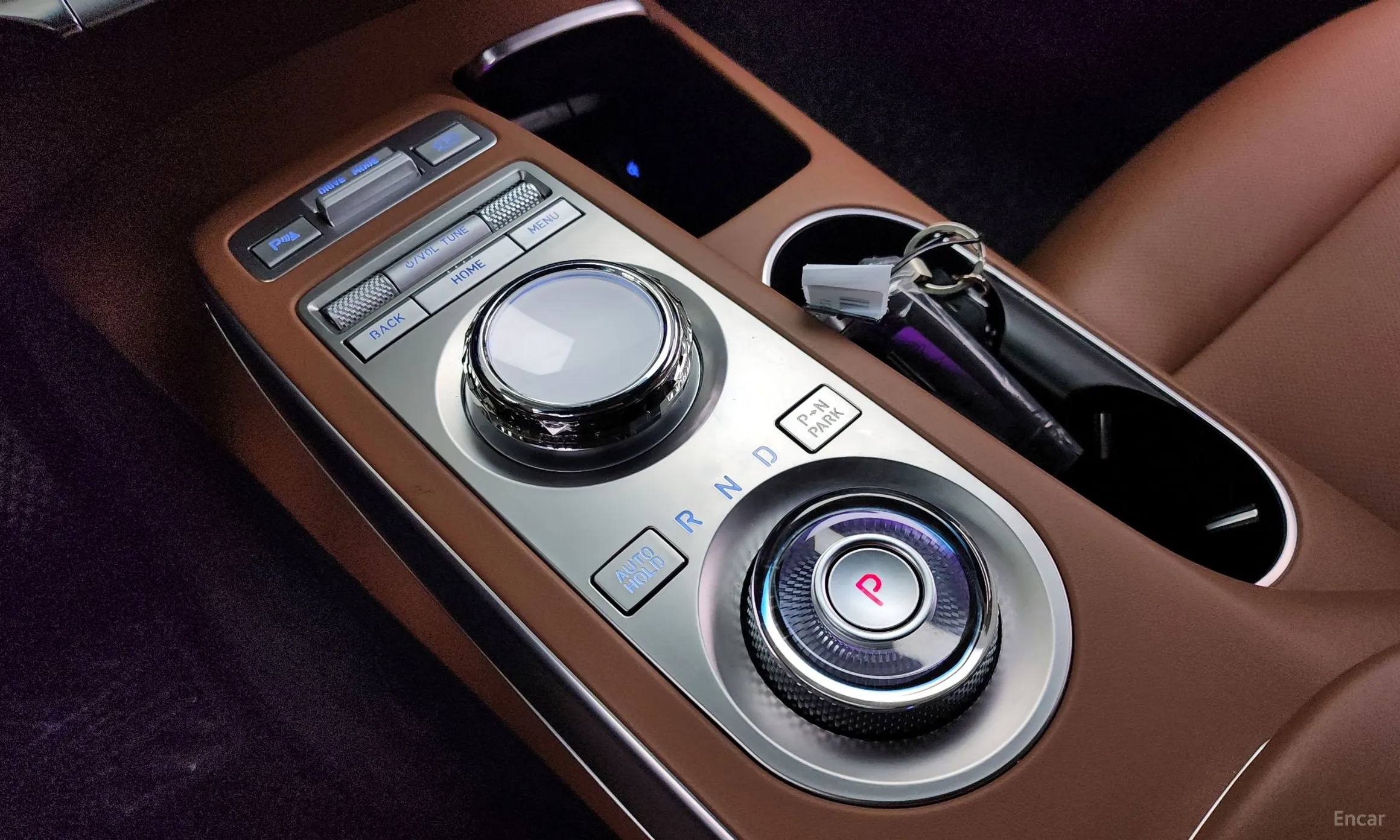 Genesis GV70 превью 9