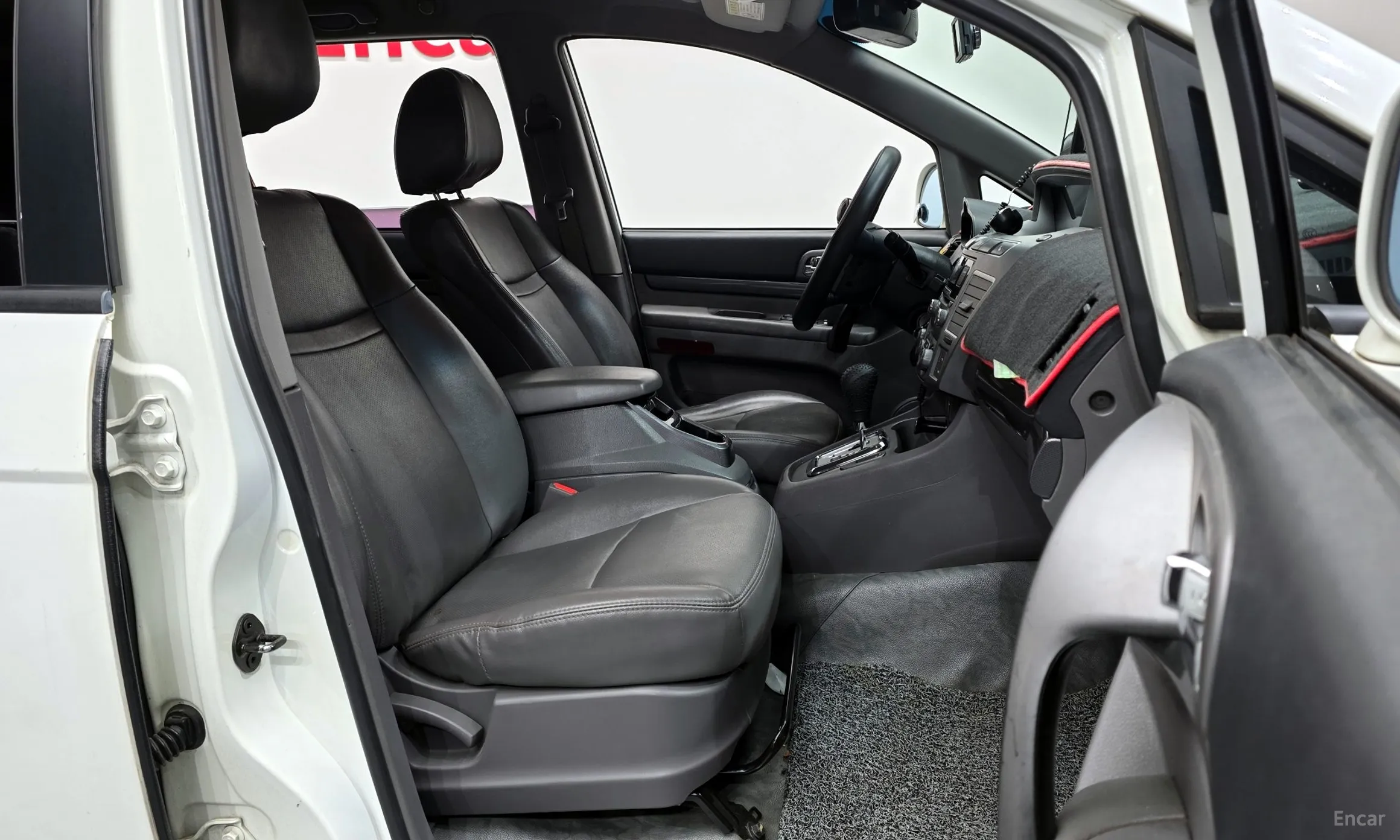 KG Mobility (SsangYong) Korando Turismo превью 10