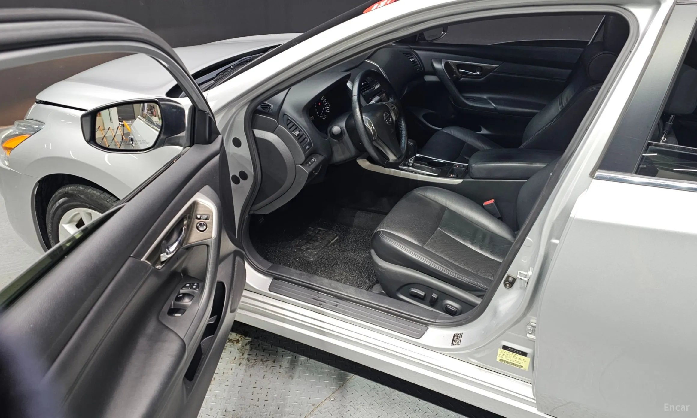 Nissan Altima превью 10