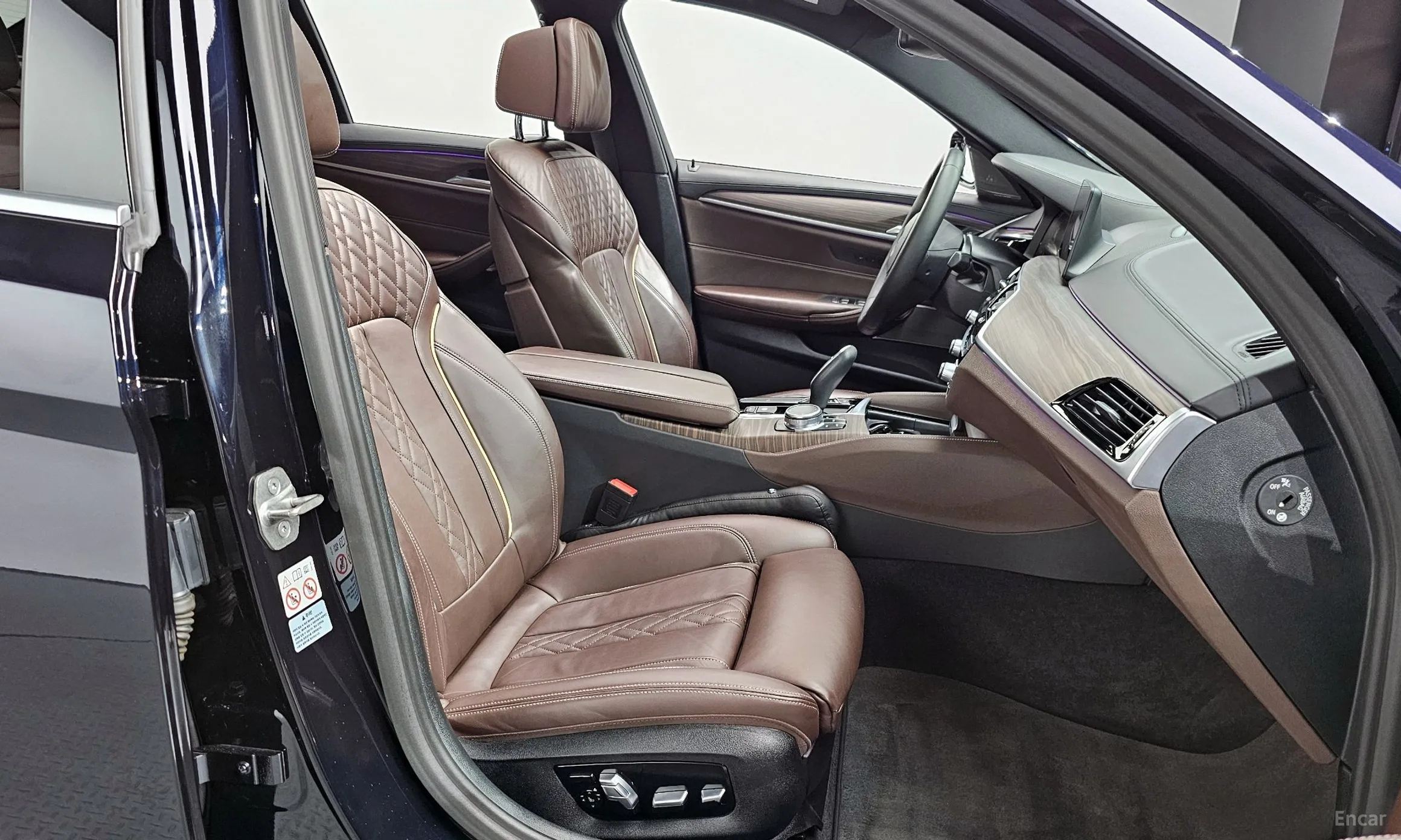BMW 5 Series (G30) превью 10