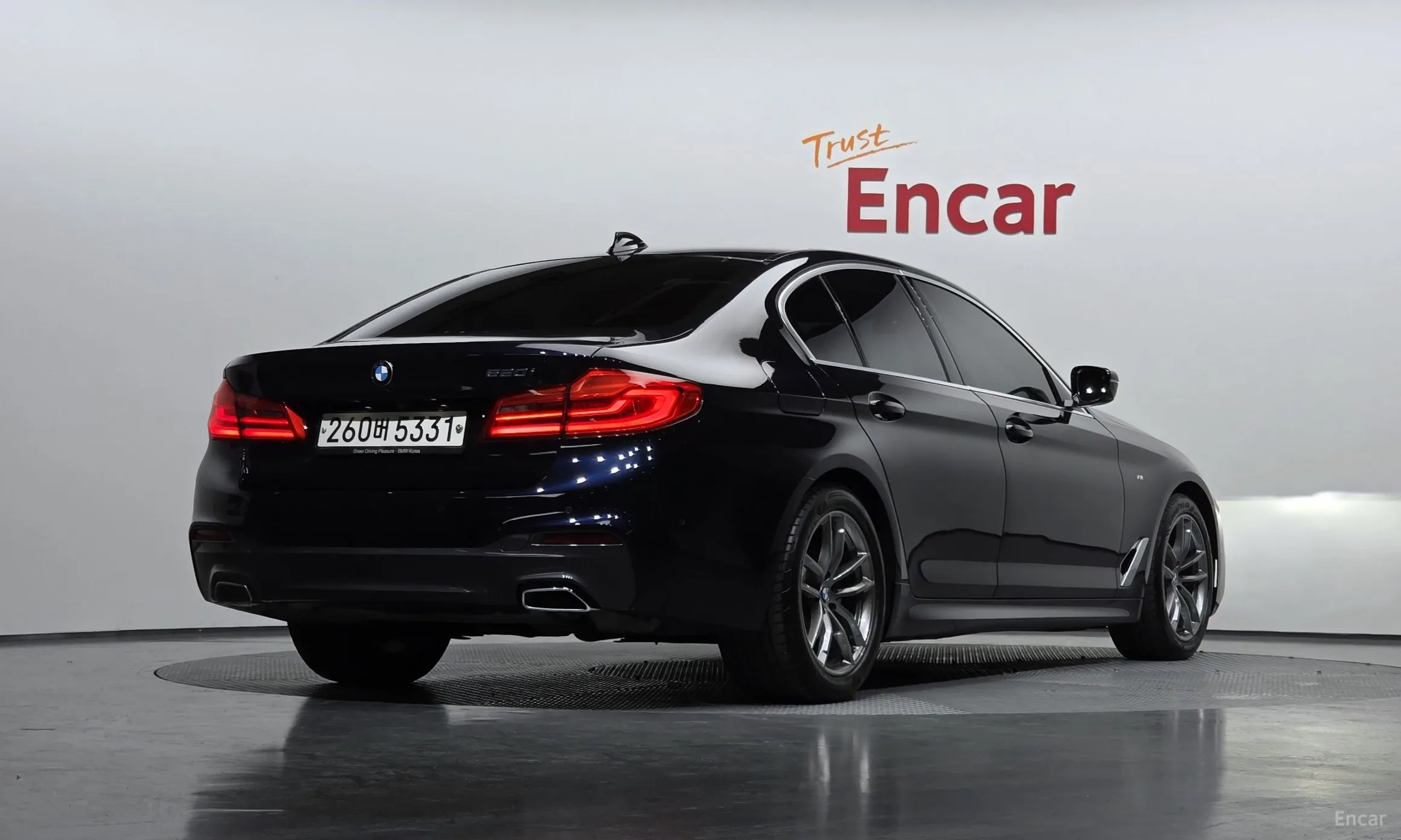 BMW 5 Series (G30) превью 2