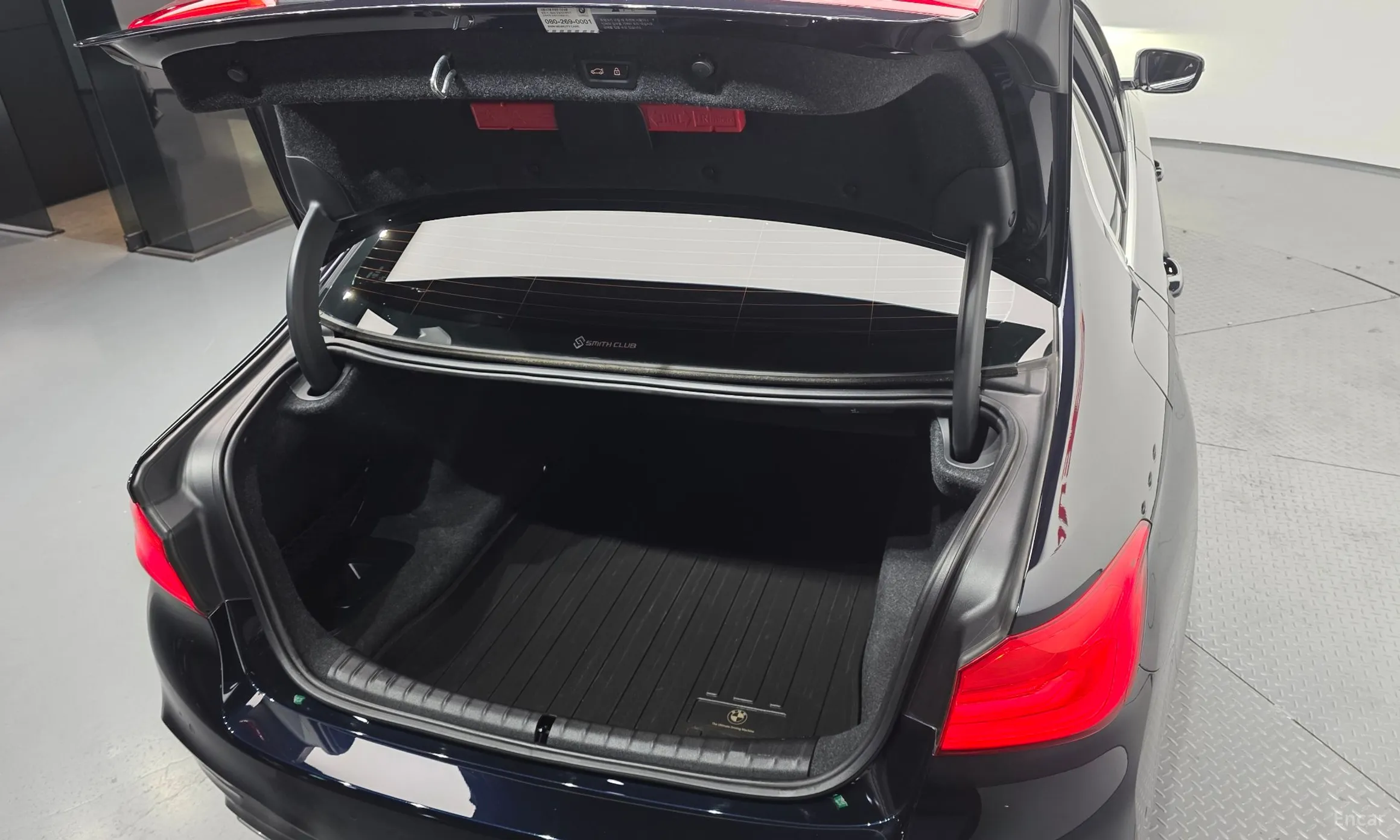 BMW 5 Series (G30) превью 20