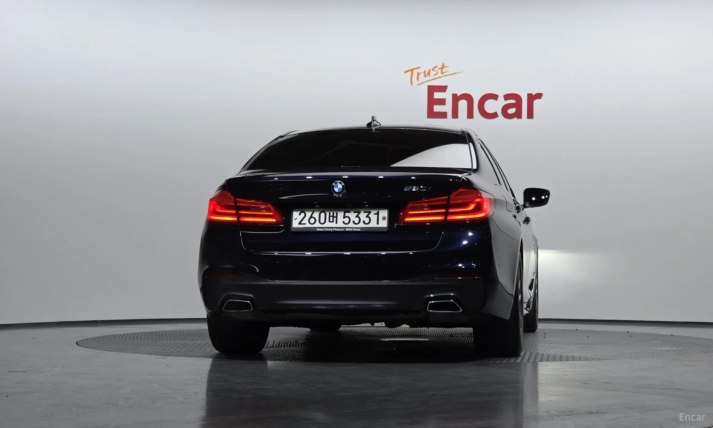 BMW 5 Series (G30) превью 4