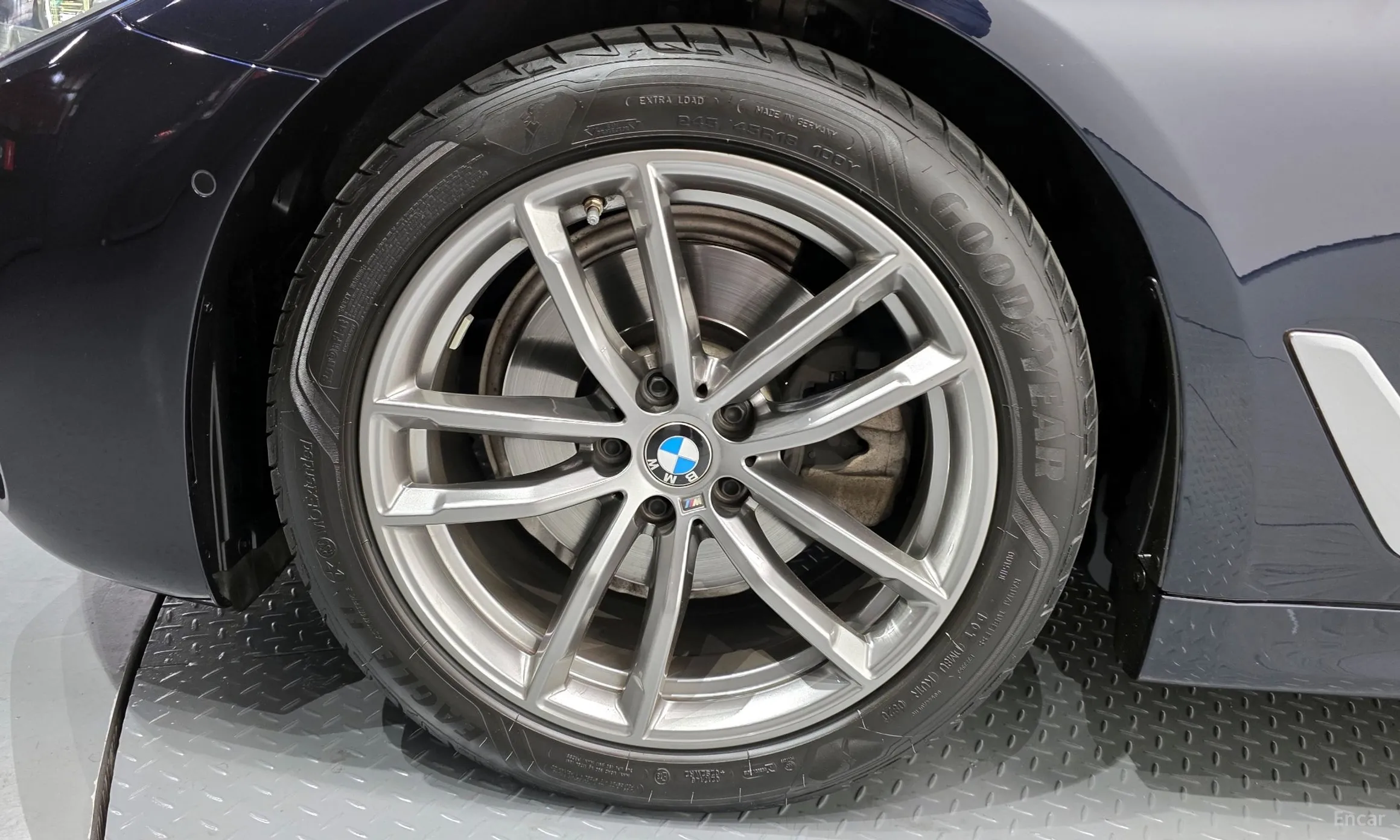 BMW 5 Series (G30) превью 5