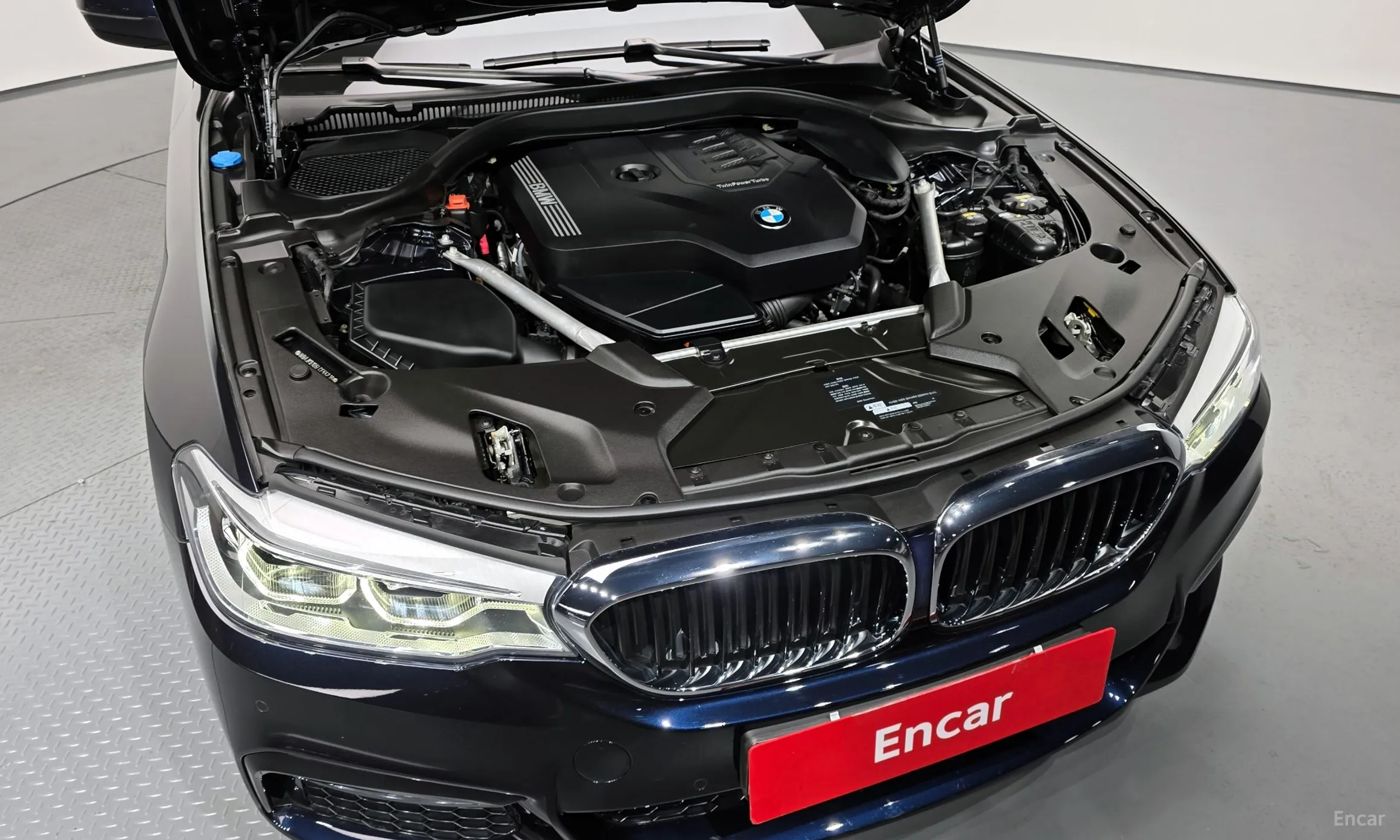 BMW 5 Series (G30) превью 6