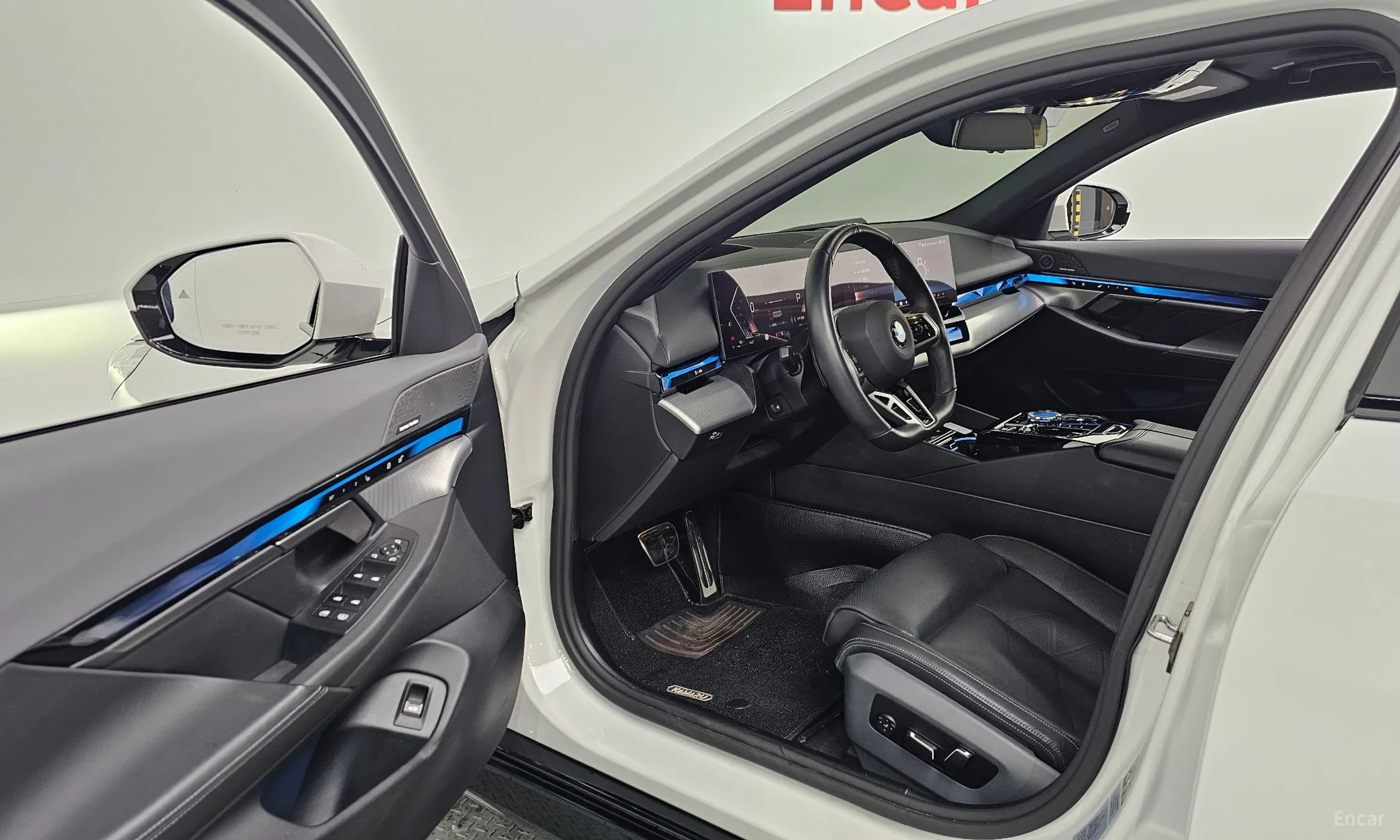 BMW 5 Series (G60) превью 10