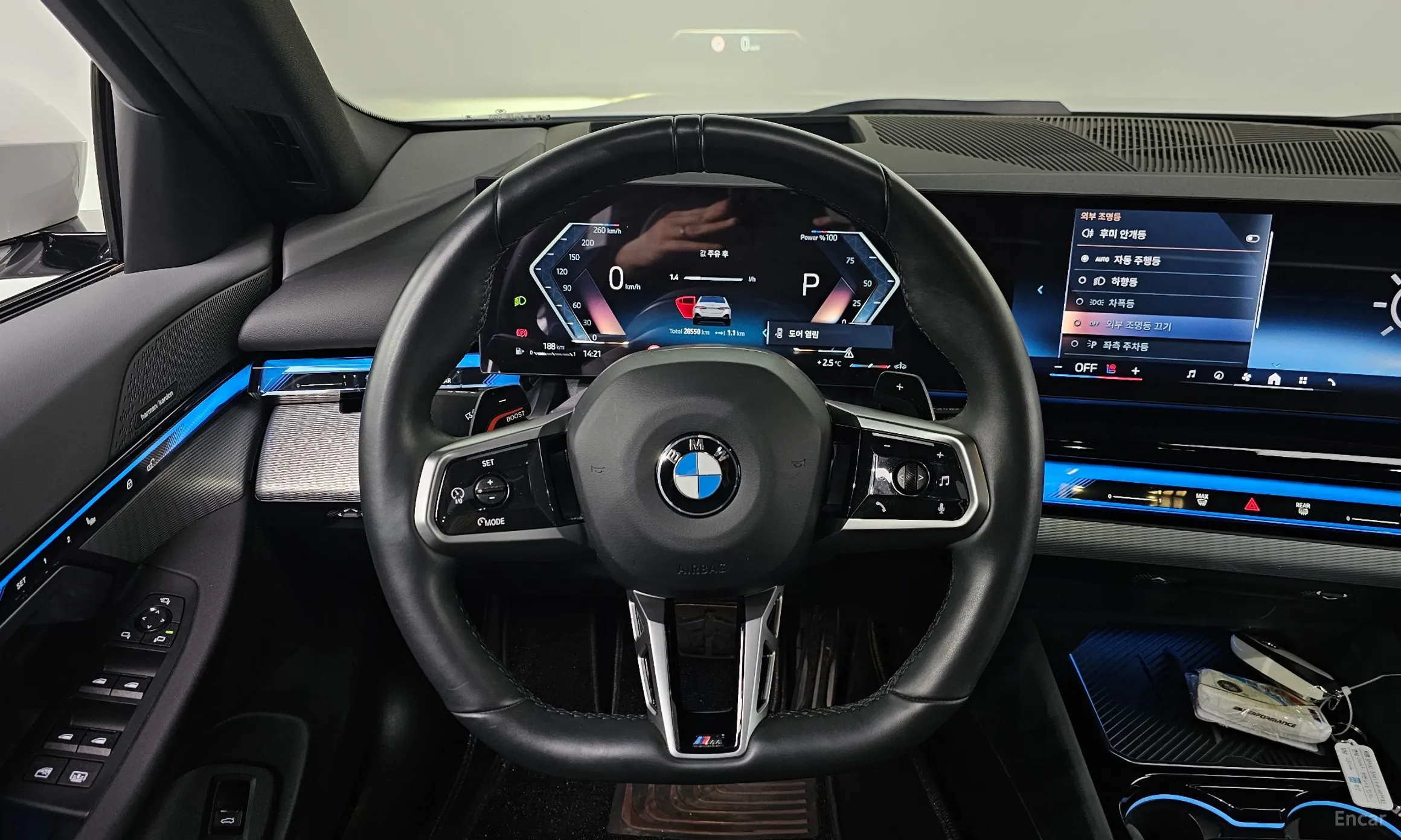 BMW 5 Series (G60) превью 13