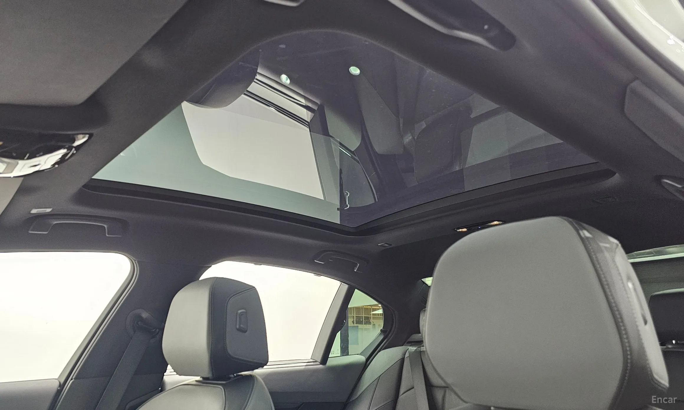 BMW 5 Series (G60) превью 17