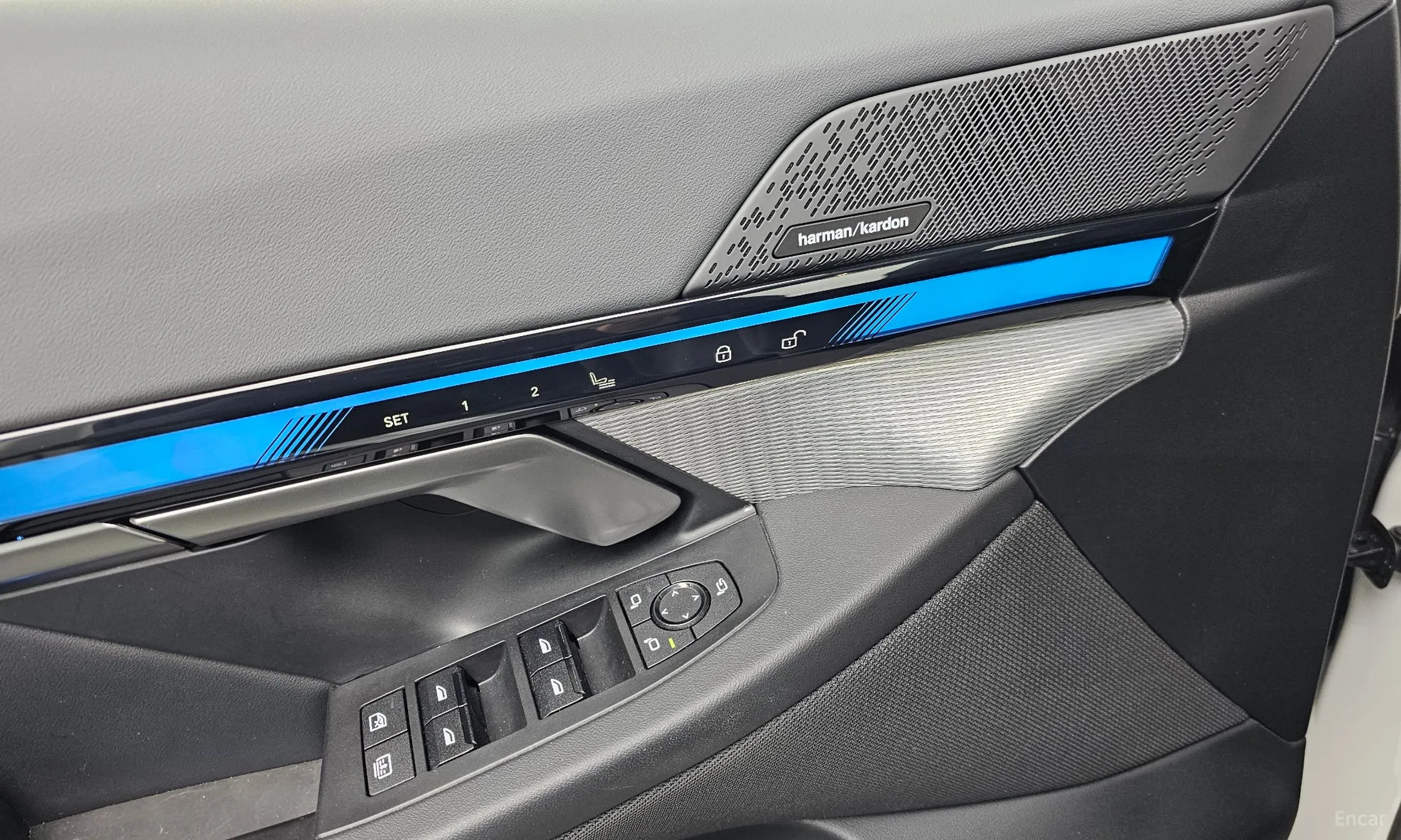 BMW 5 Series (G60) превью 18