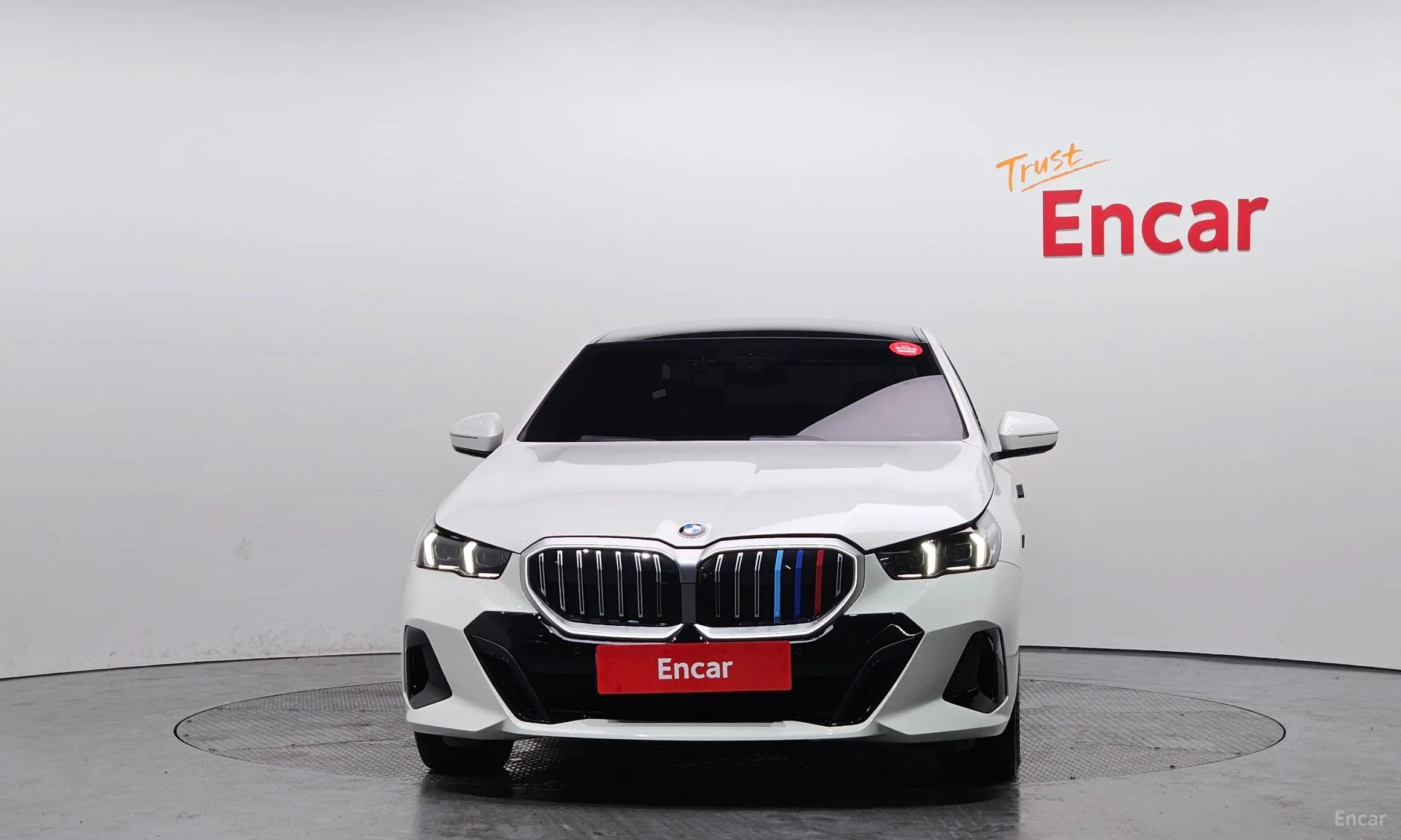 BMW 5 Series (G60) превью 3