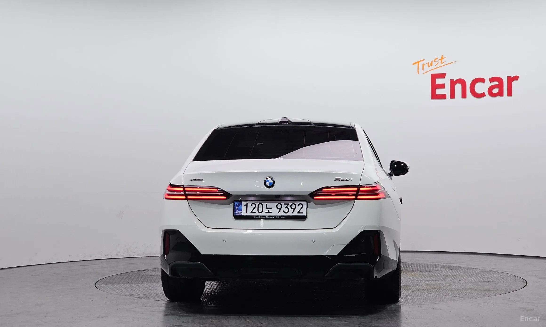 BMW 5 Series (G60) превью 4