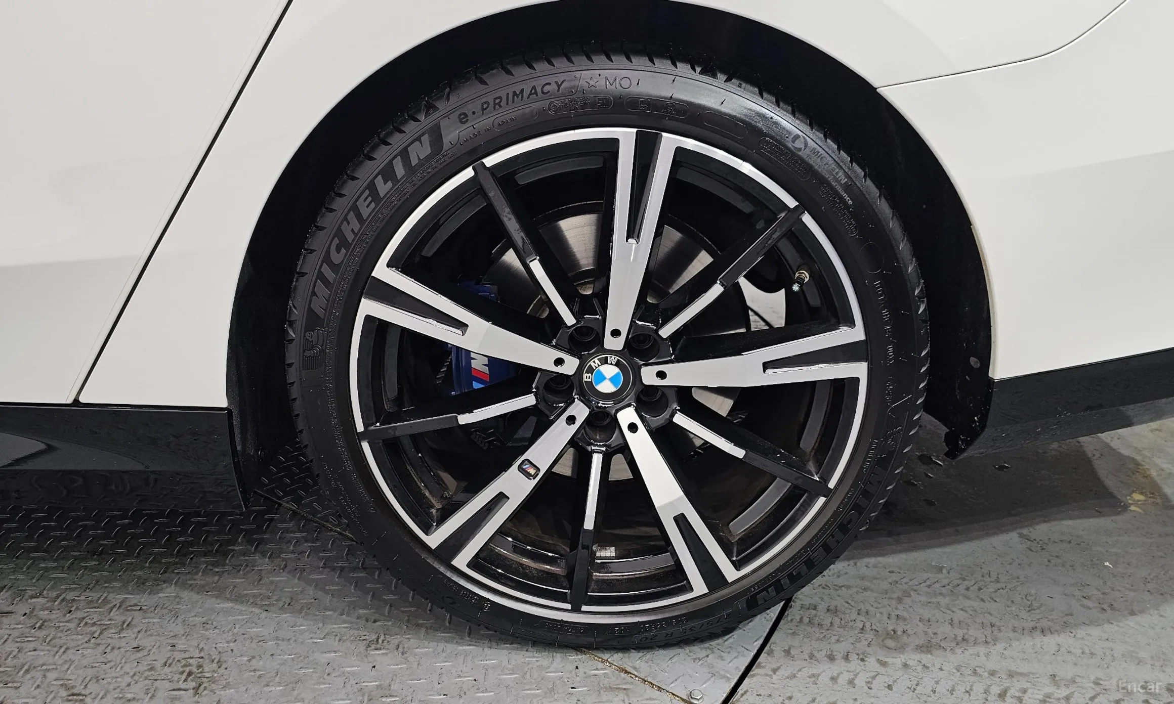 BMW 5 Series (G60) превью 5
