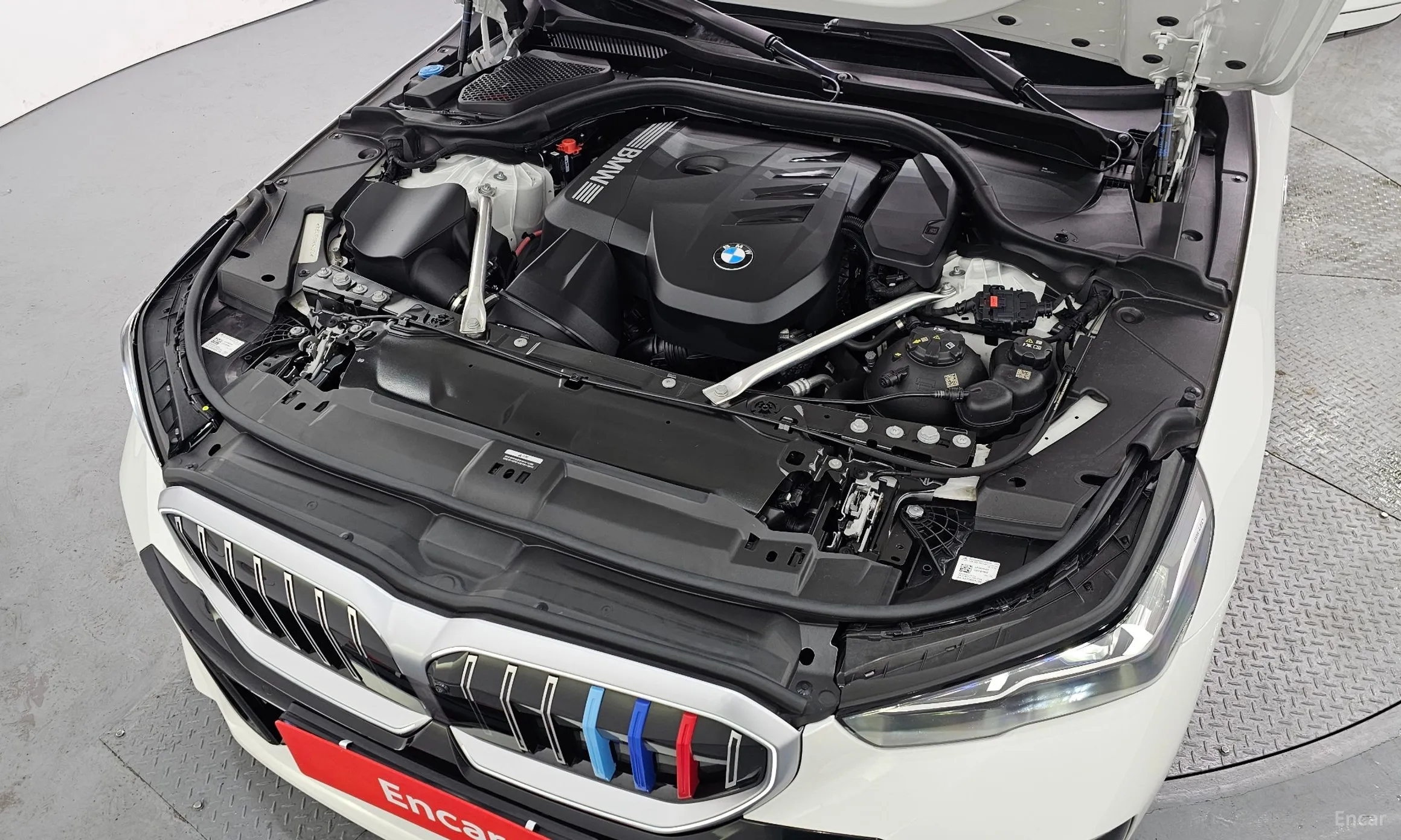 BMW 5 Series (G60) превью 6