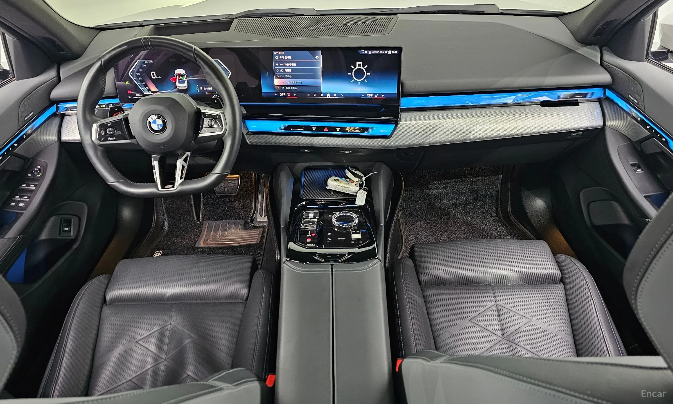 BMW 5 Series (G60) превью 7