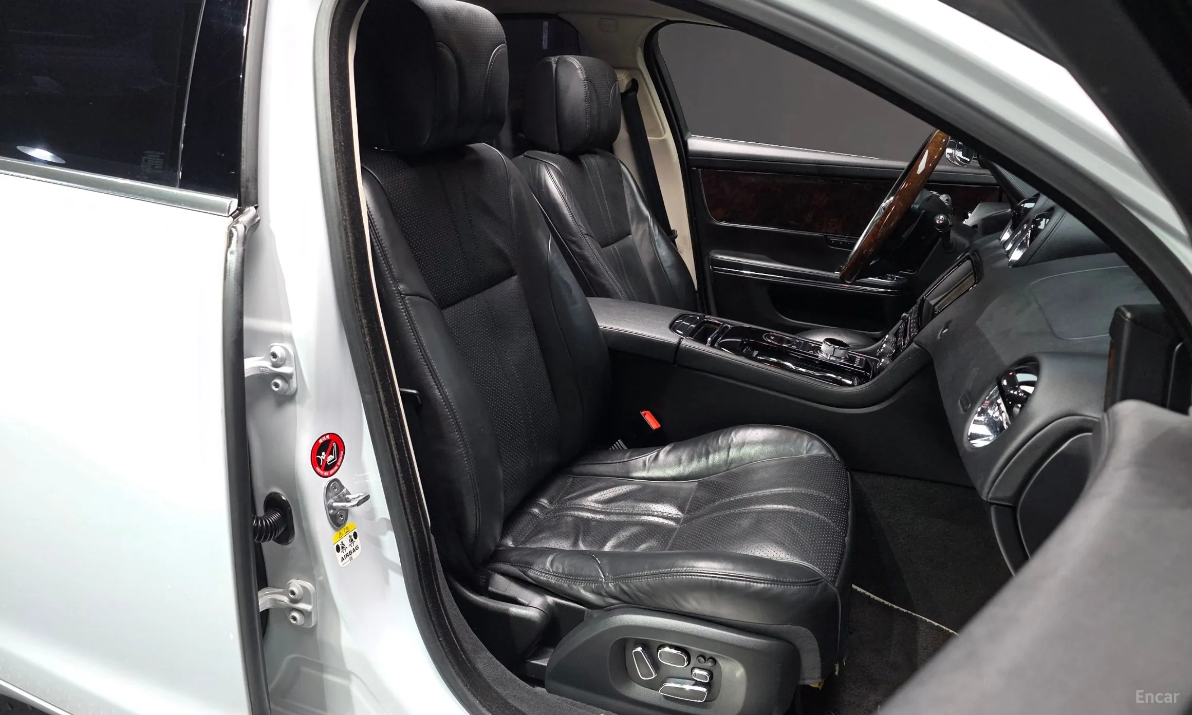 Jaguar All New XJ превью 10