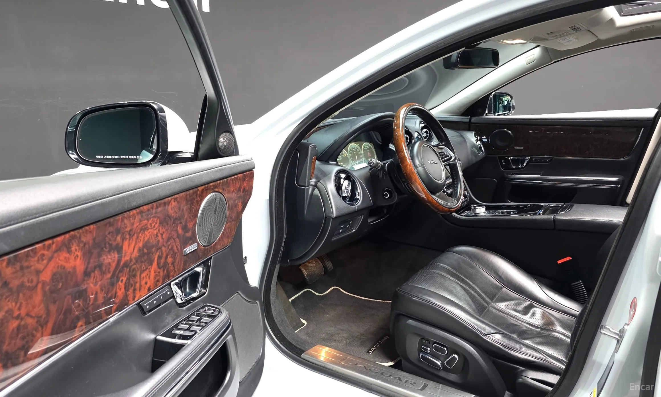 Jaguar All New XJ превью 11
