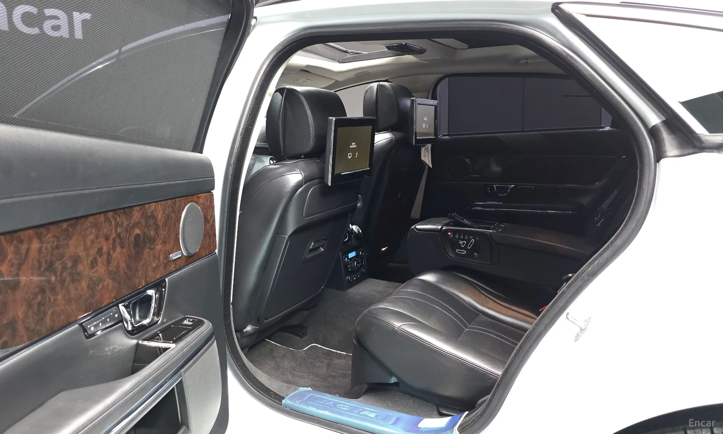 Jaguar All New XJ превью 12