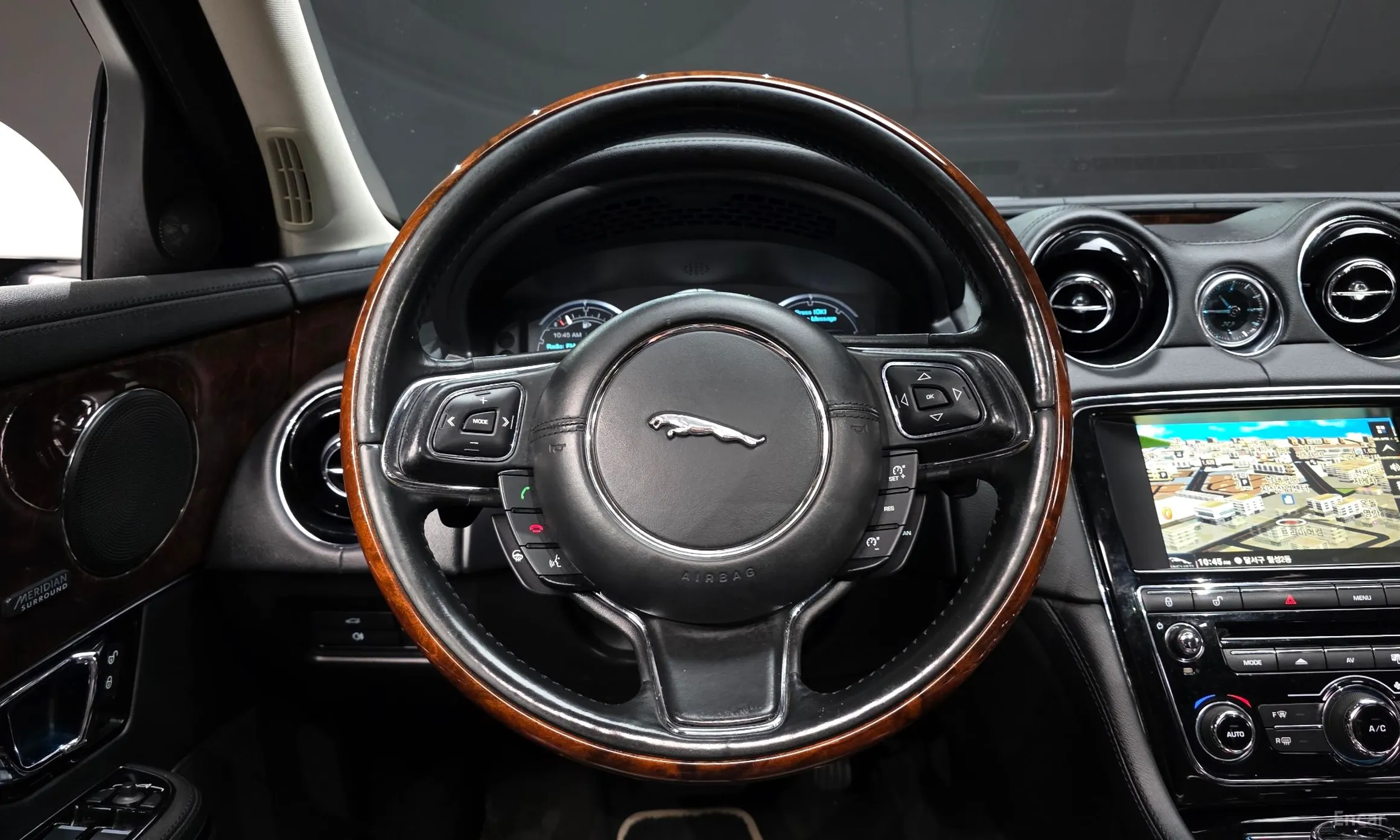 Jaguar All New XJ превью 13
