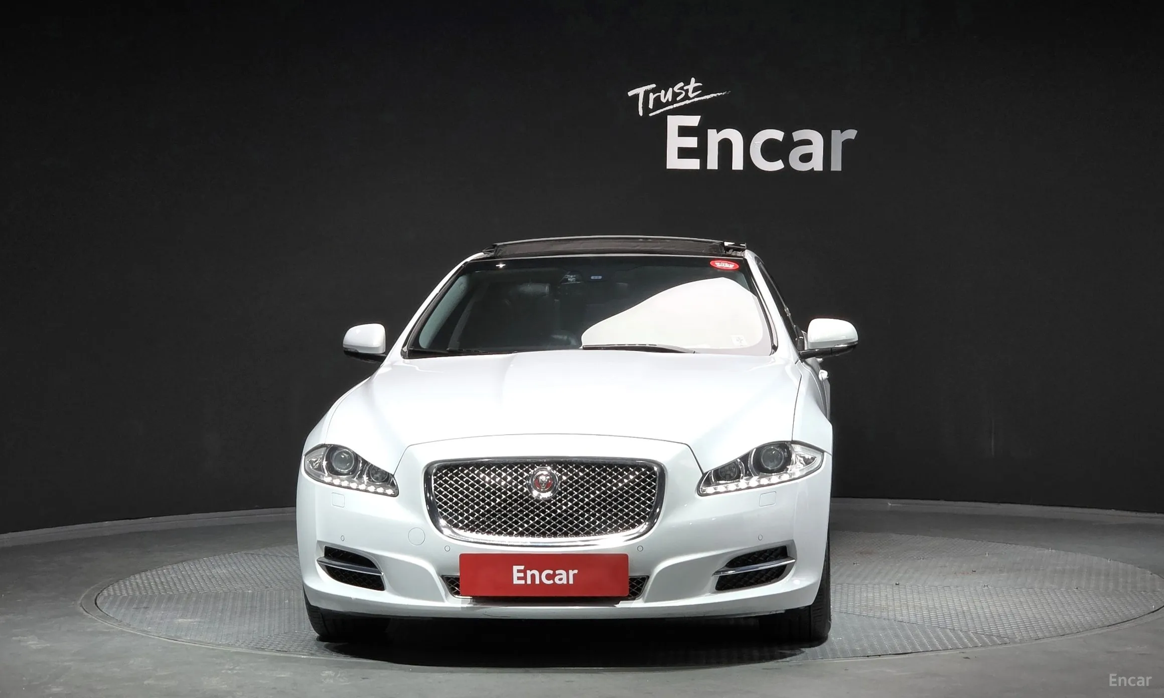 Jaguar All New XJ превью 3