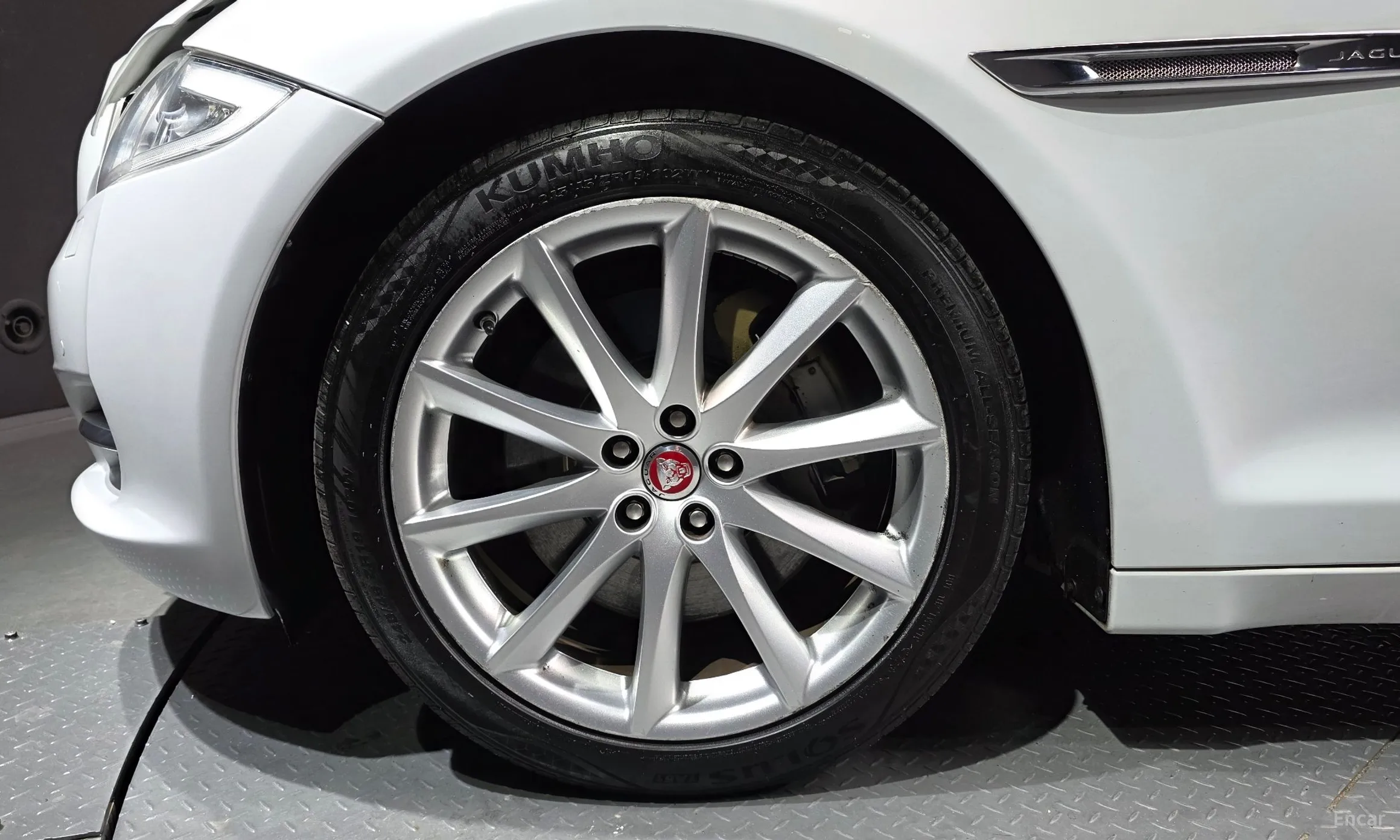 Jaguar All New XJ превью 5