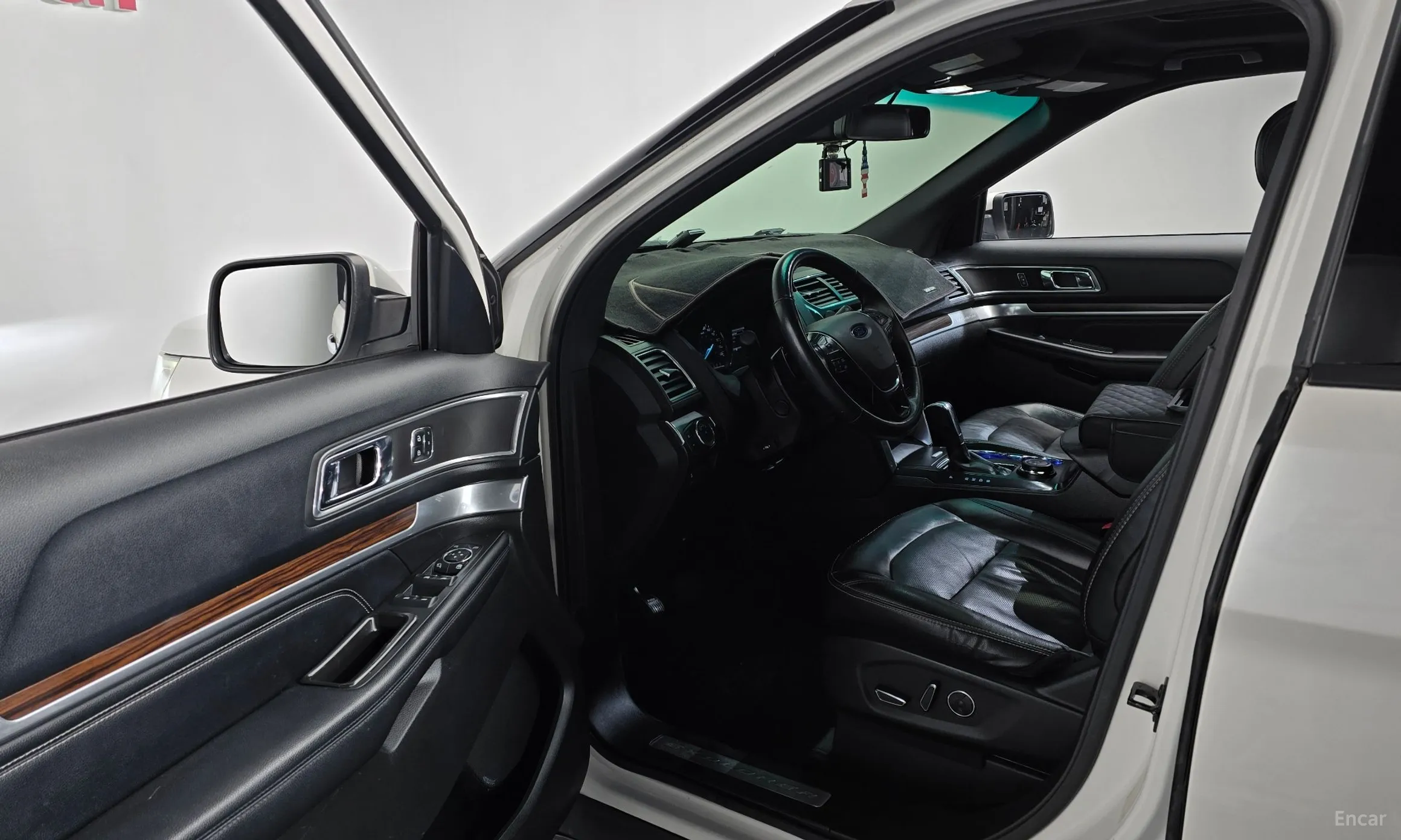 Ford Explorer превью 10
