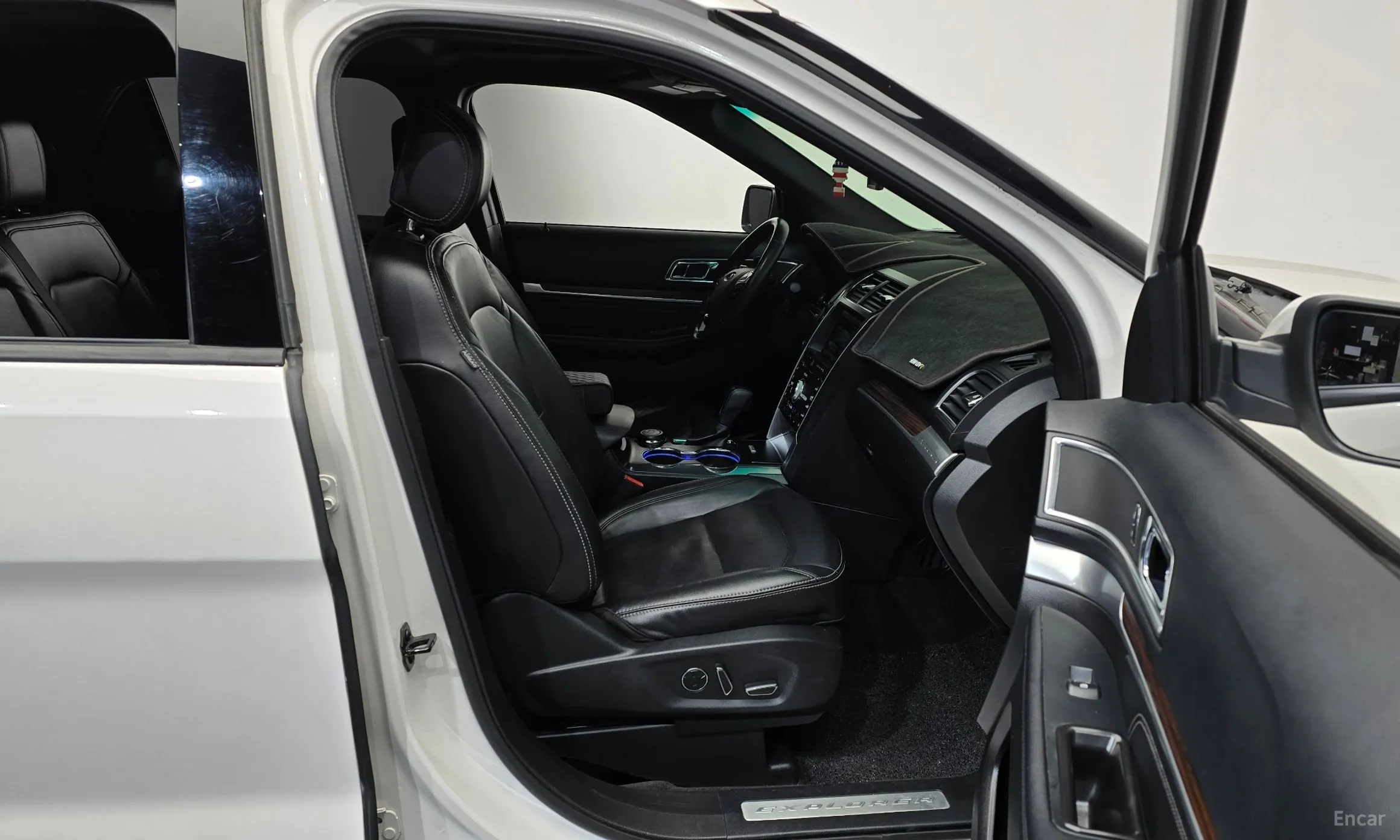 Ford Explorer превью 11