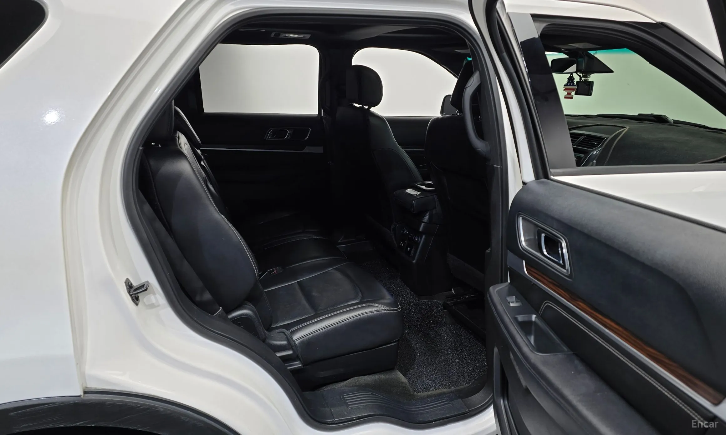 Ford Explorer превью 12