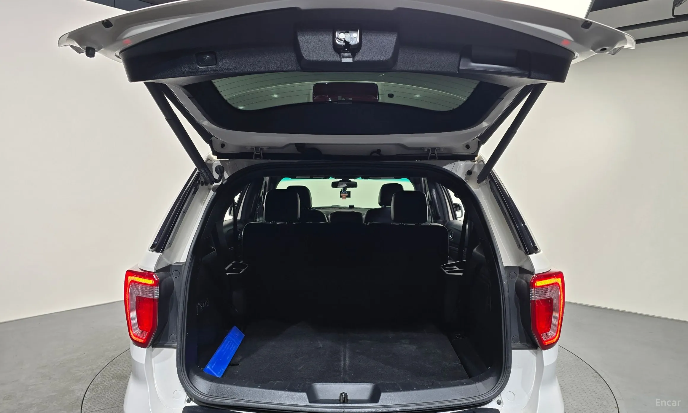 Ford Explorer превью 20