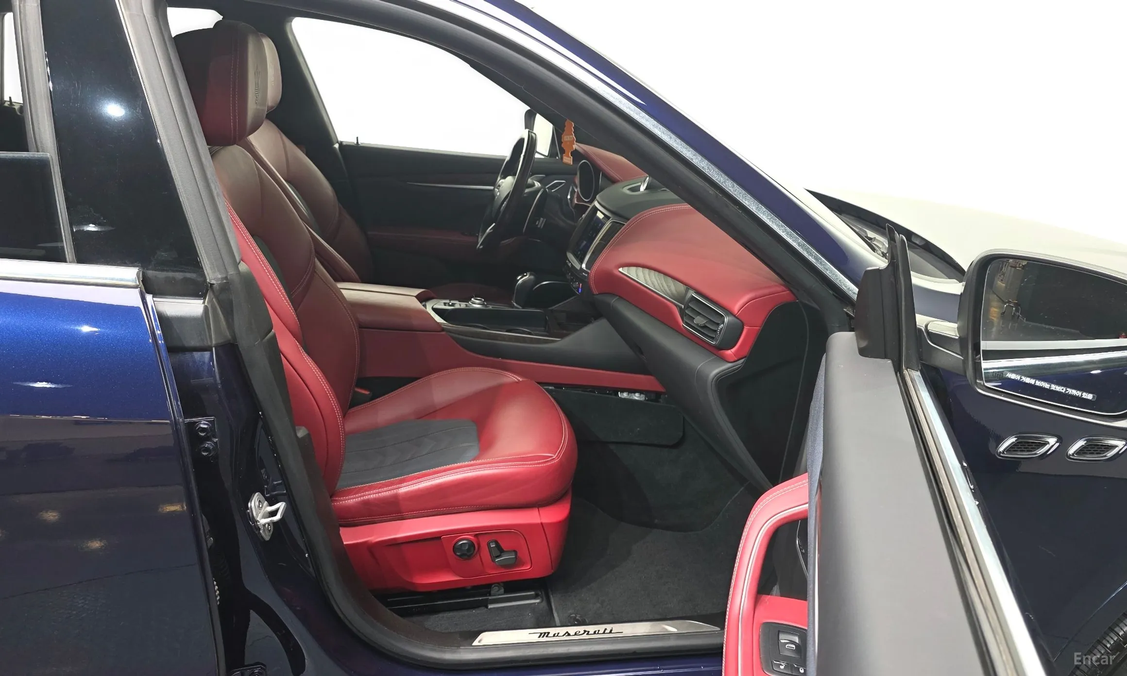 Maserati Levante превью 11