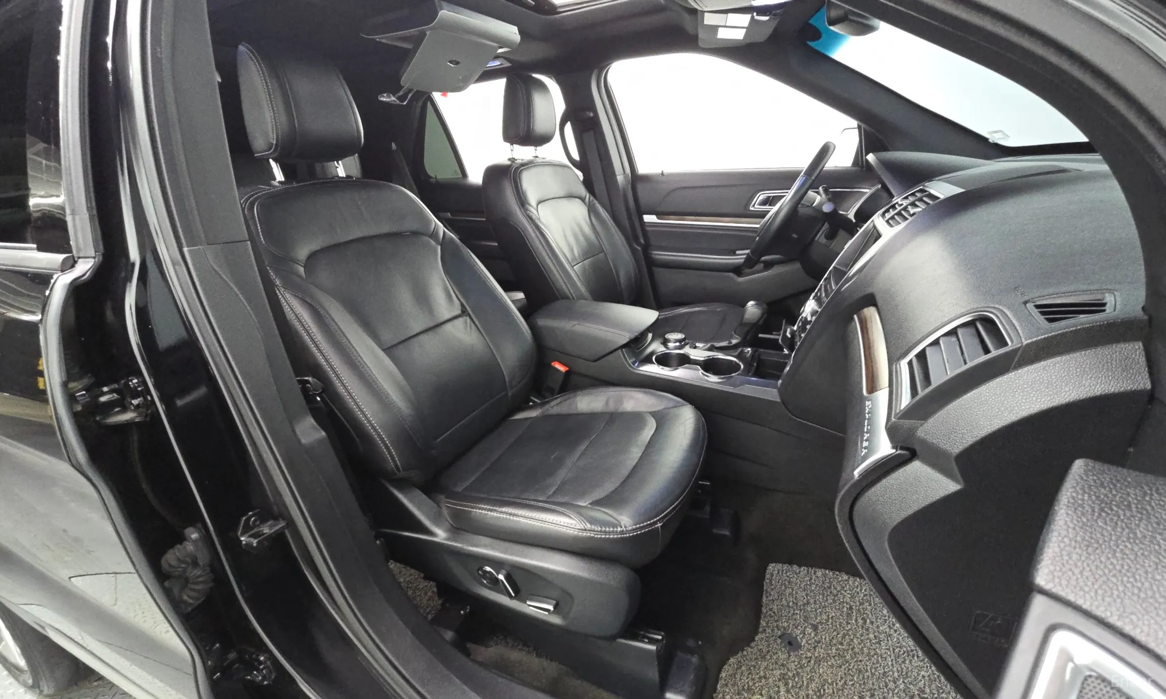 Ford Explorer превью 11