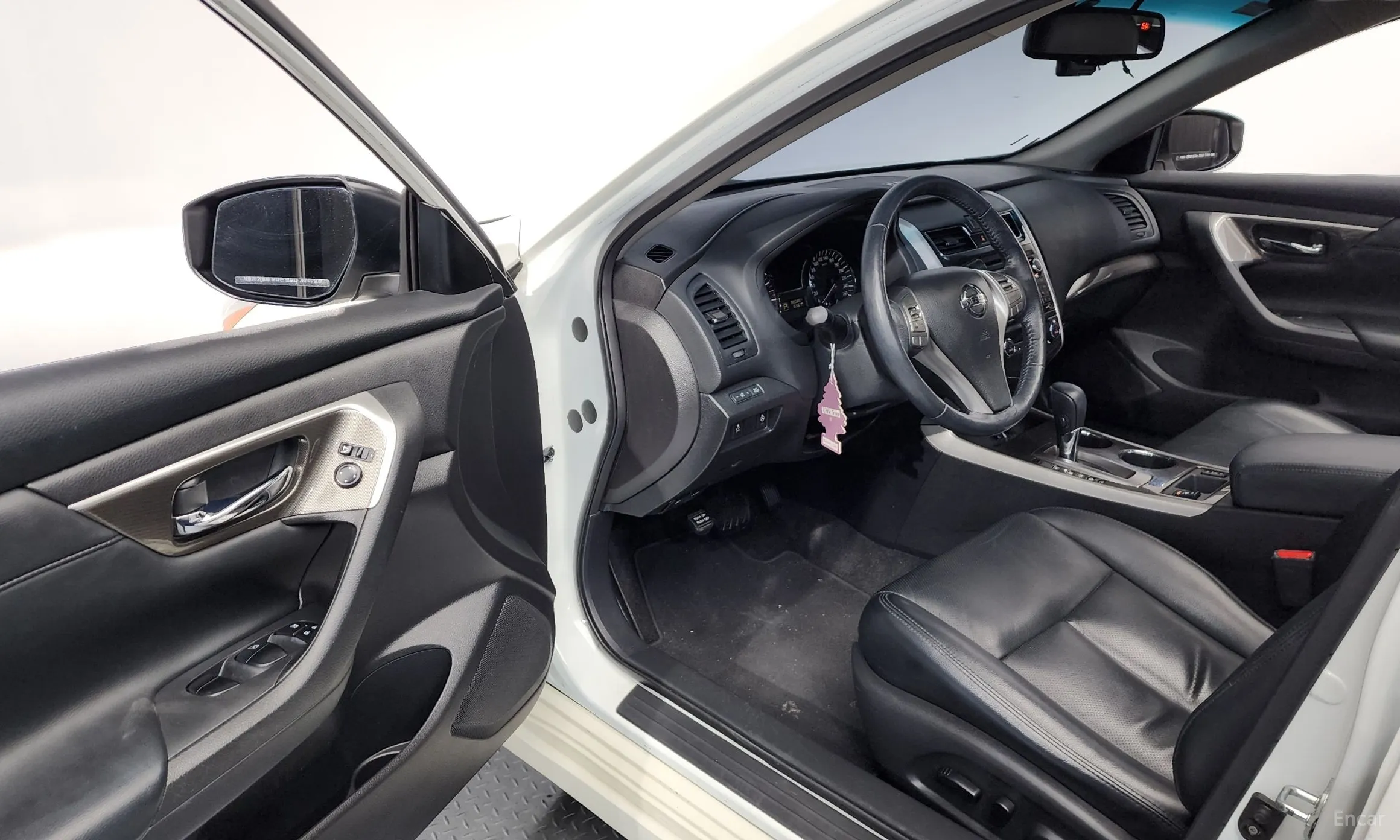 Nissan Altima превью 10