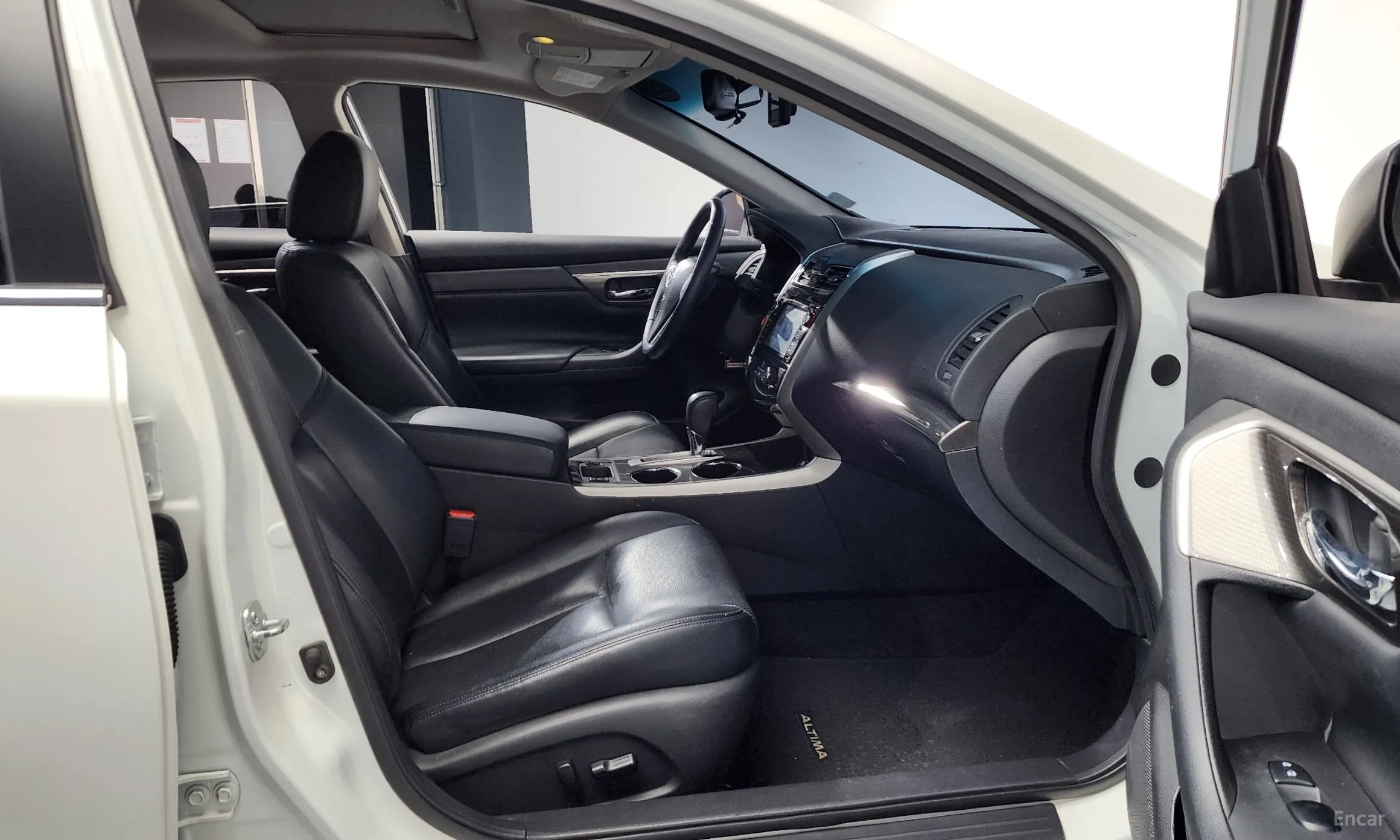 Nissan Altima превью 11