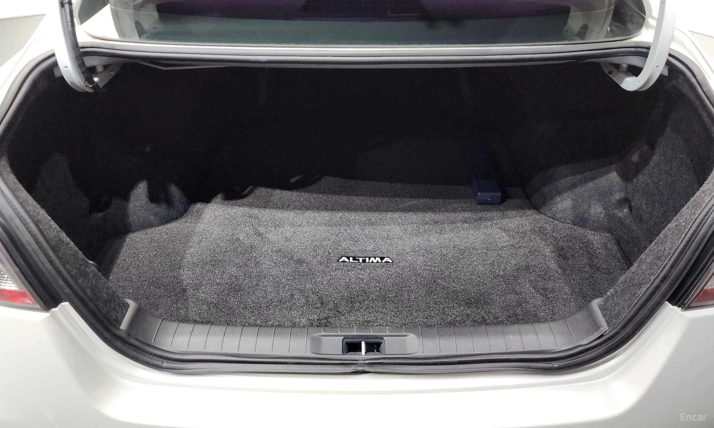Nissan Altima превью 20