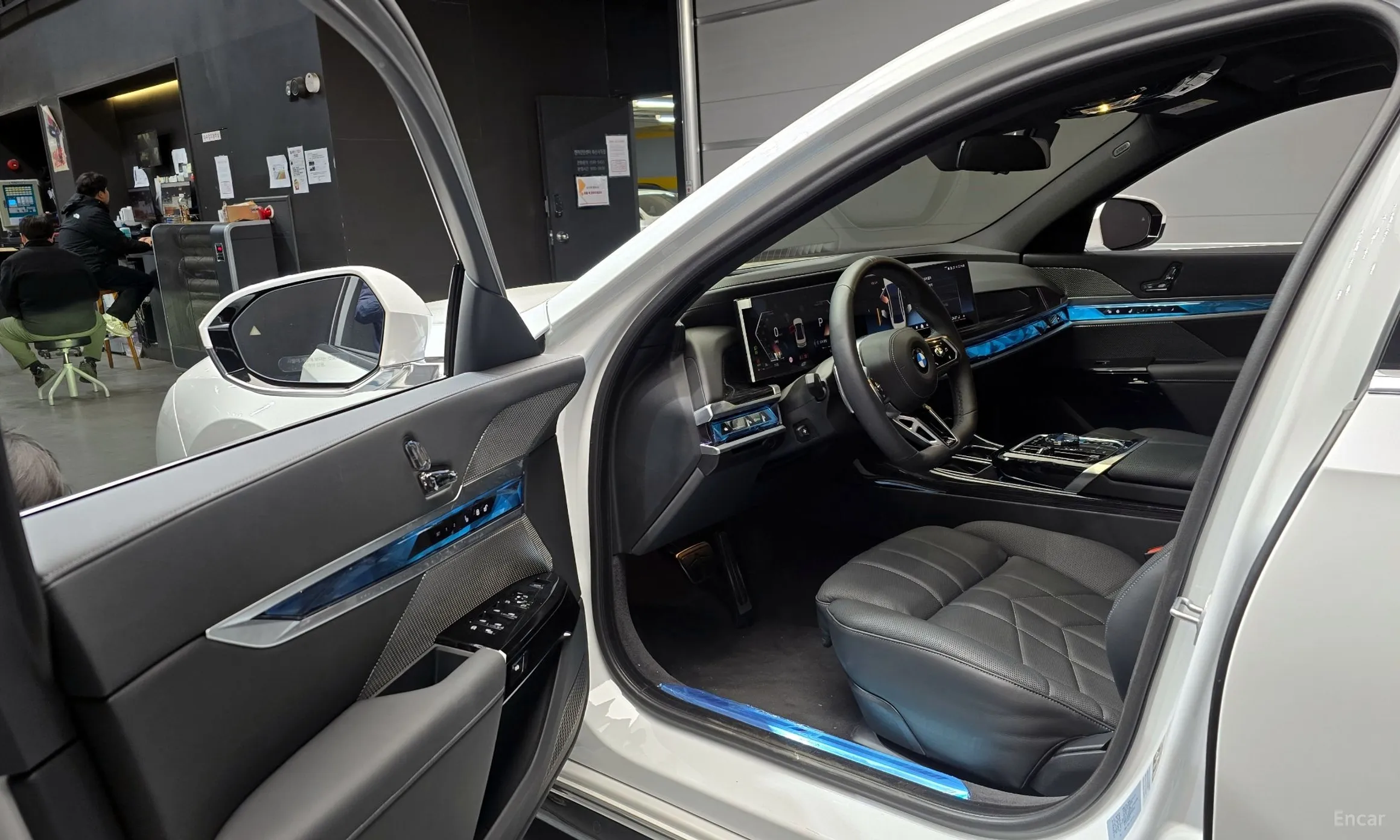 BMW 7 Series (G70) превью 11