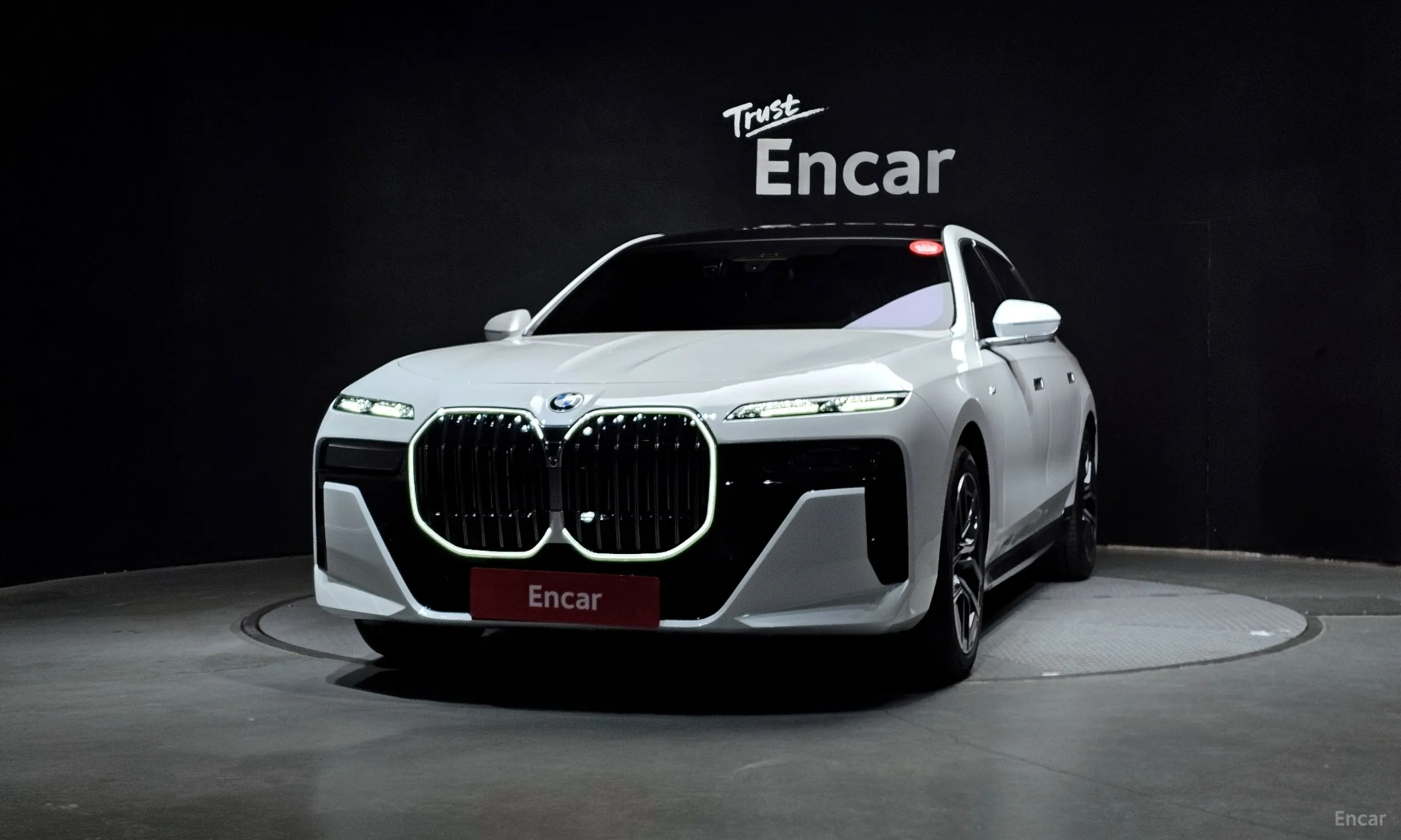 BMW 7 Series (G70) превью 3