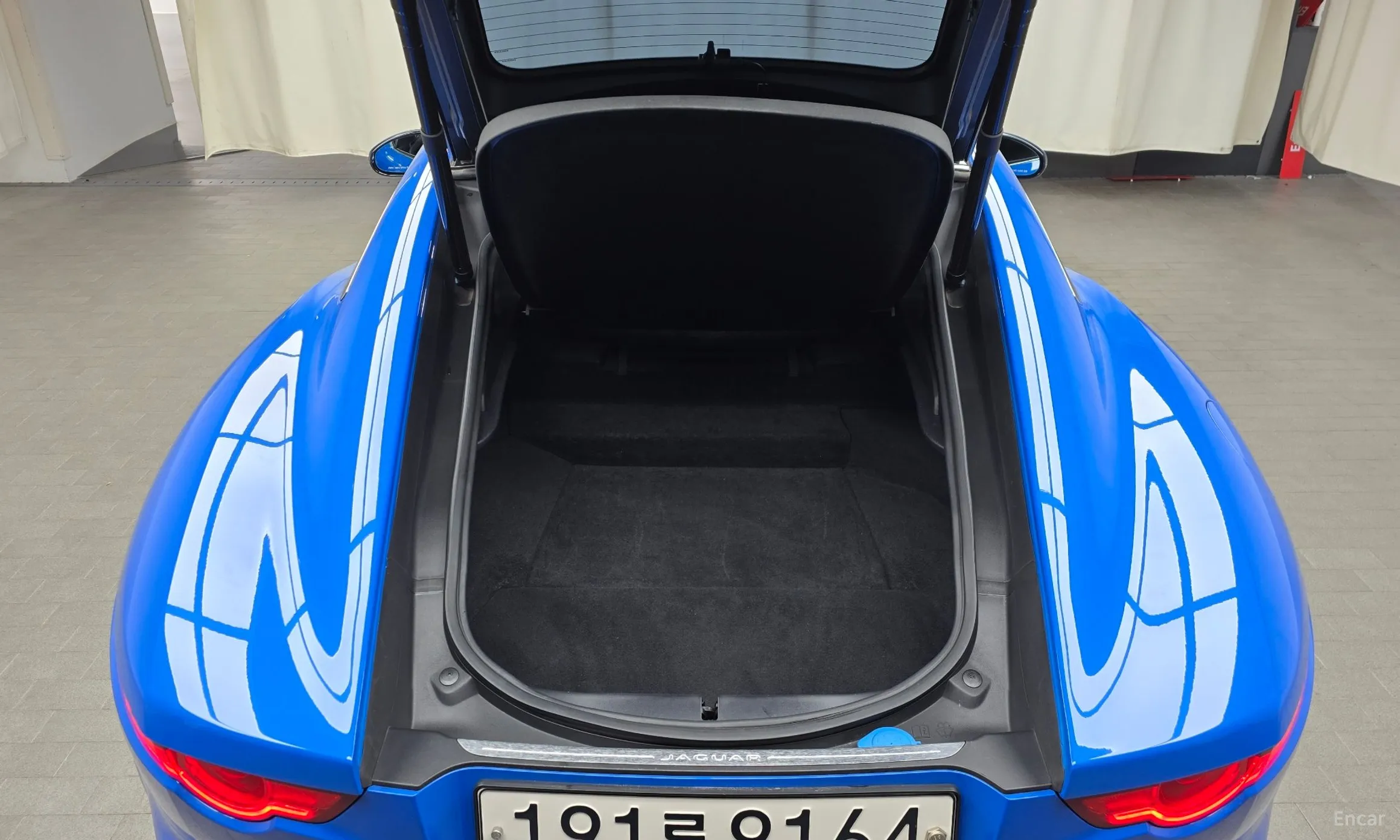 Jaguar F-TYPE превью 20