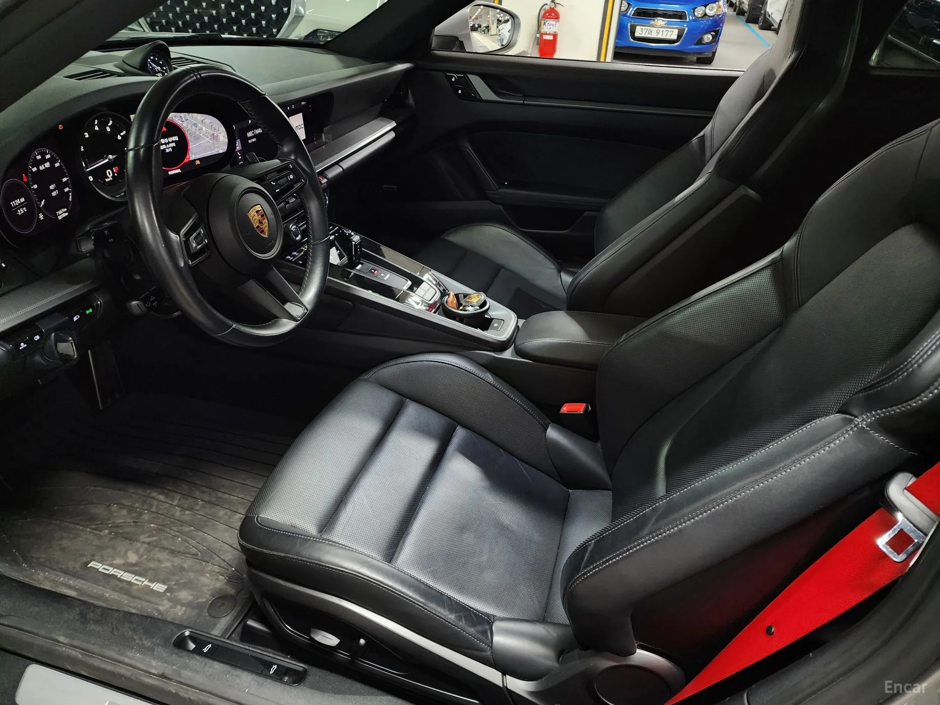 Porsche 911 (992) превью 9