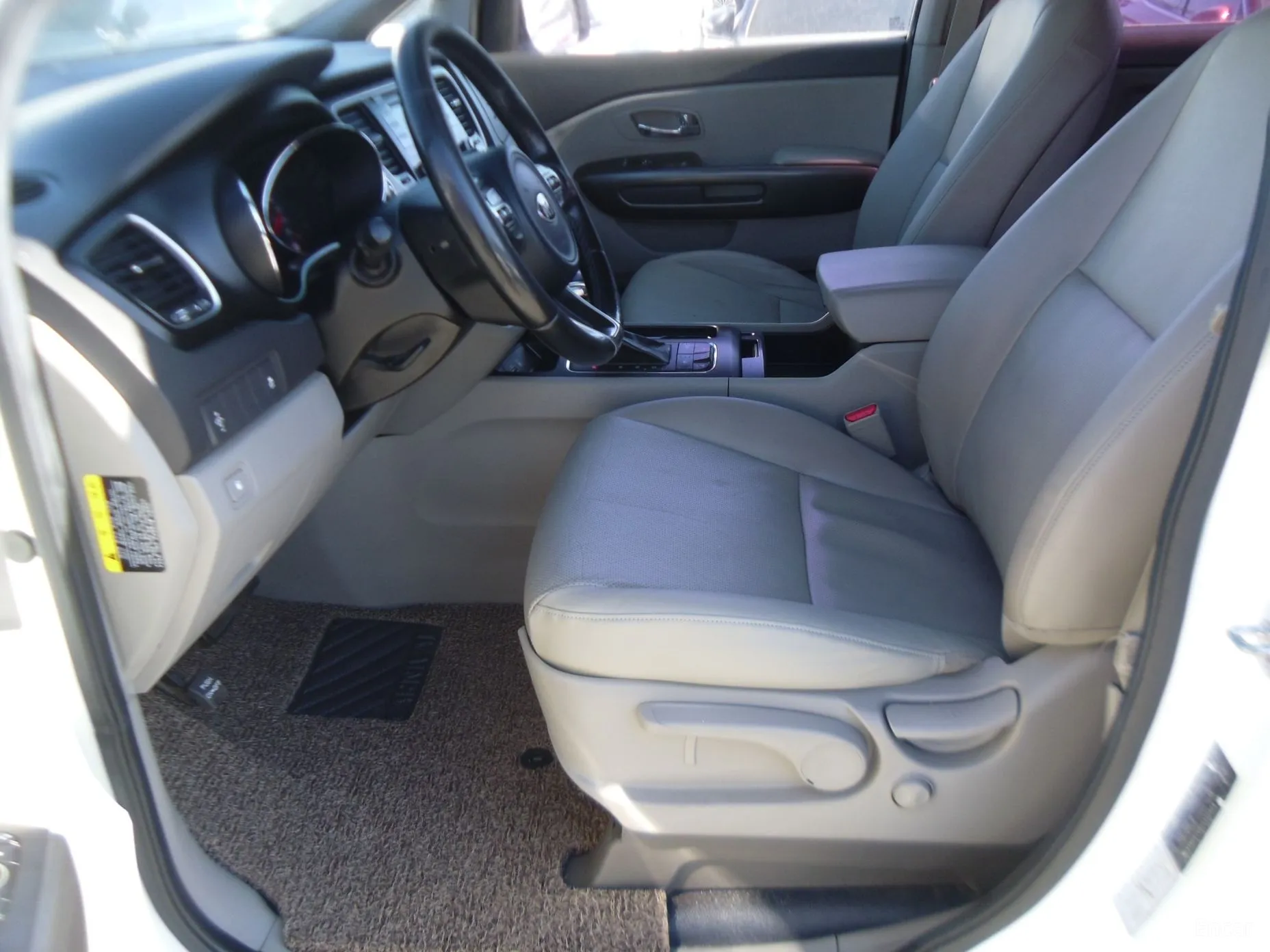 Kia Carnival превью 10