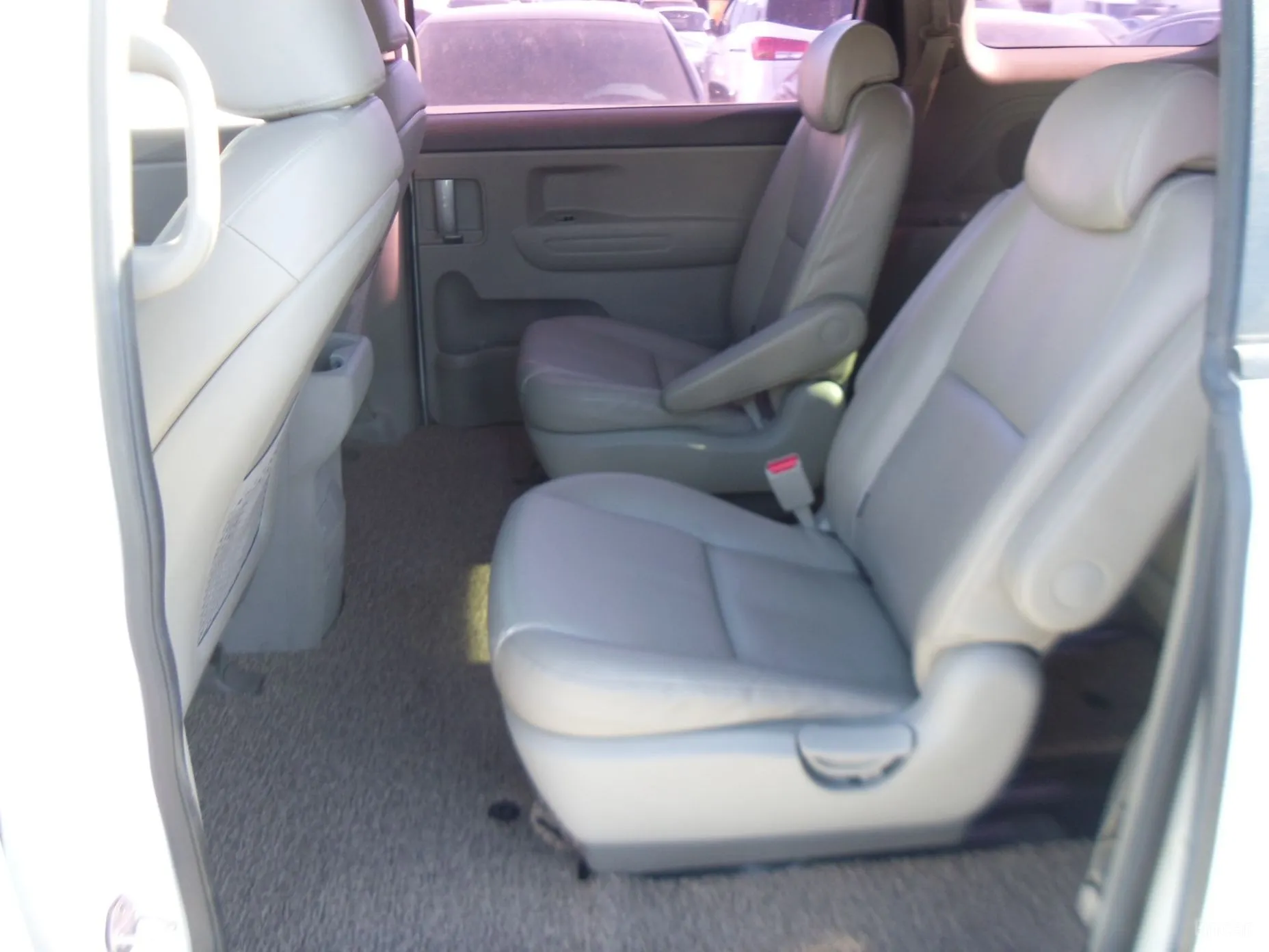 Kia Carnival превью 11