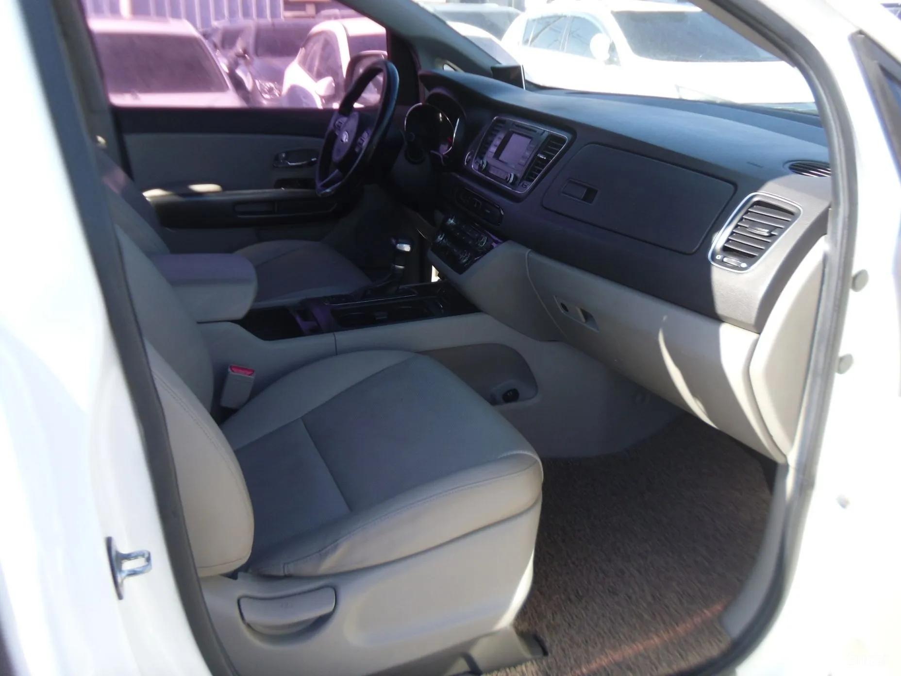 Kia Carnival превью 16