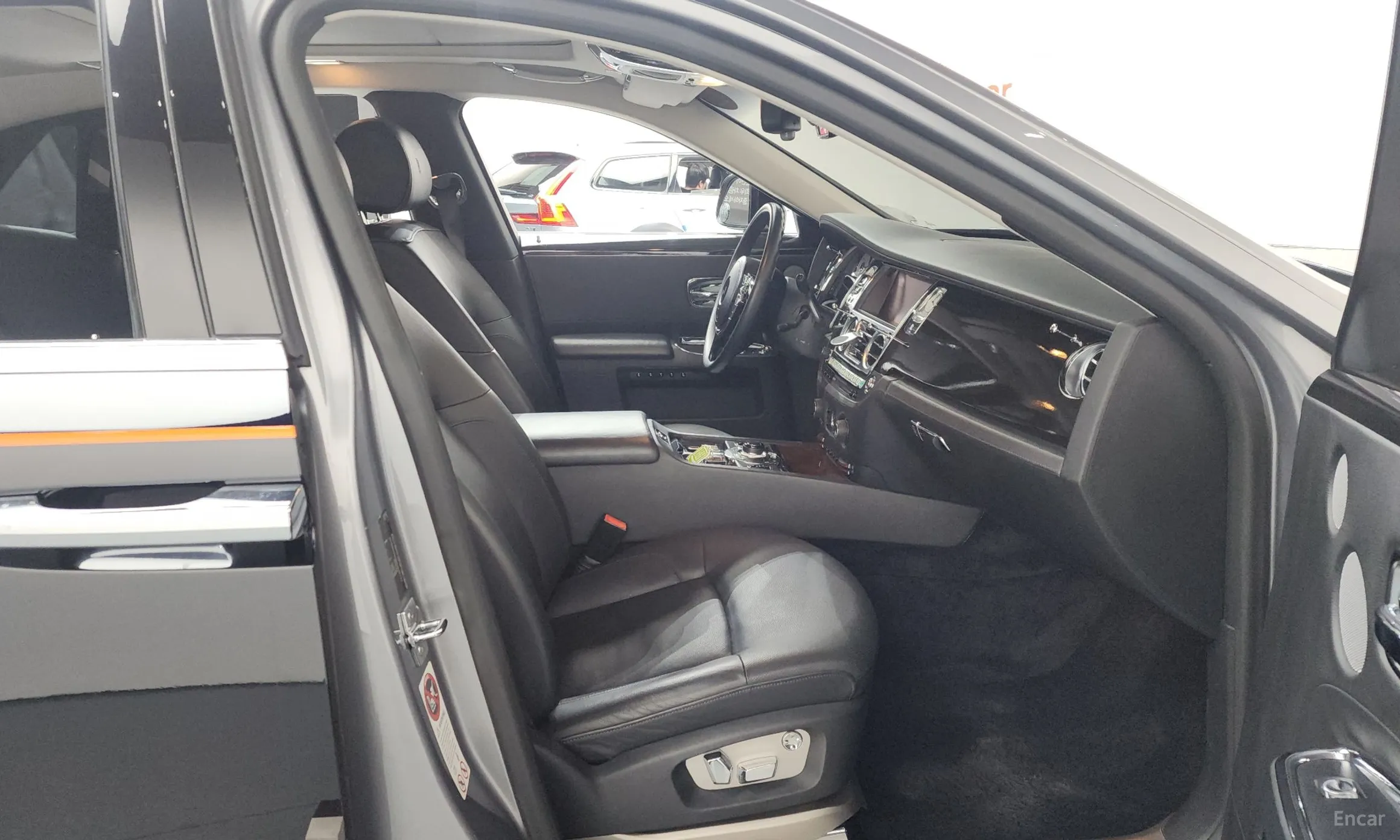 Rolls-Royce Ghost превью 11