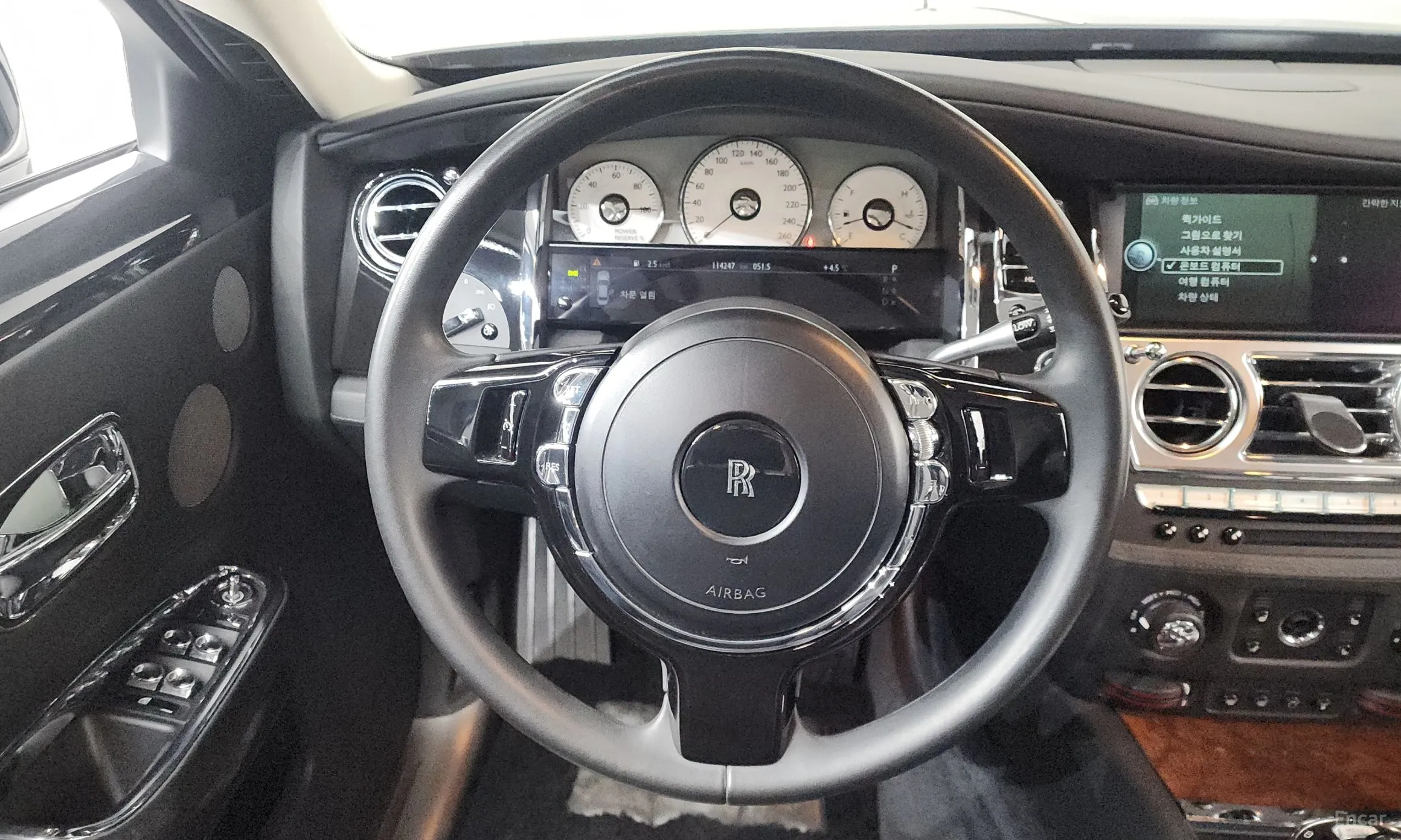 Rolls-Royce Ghost превью 13