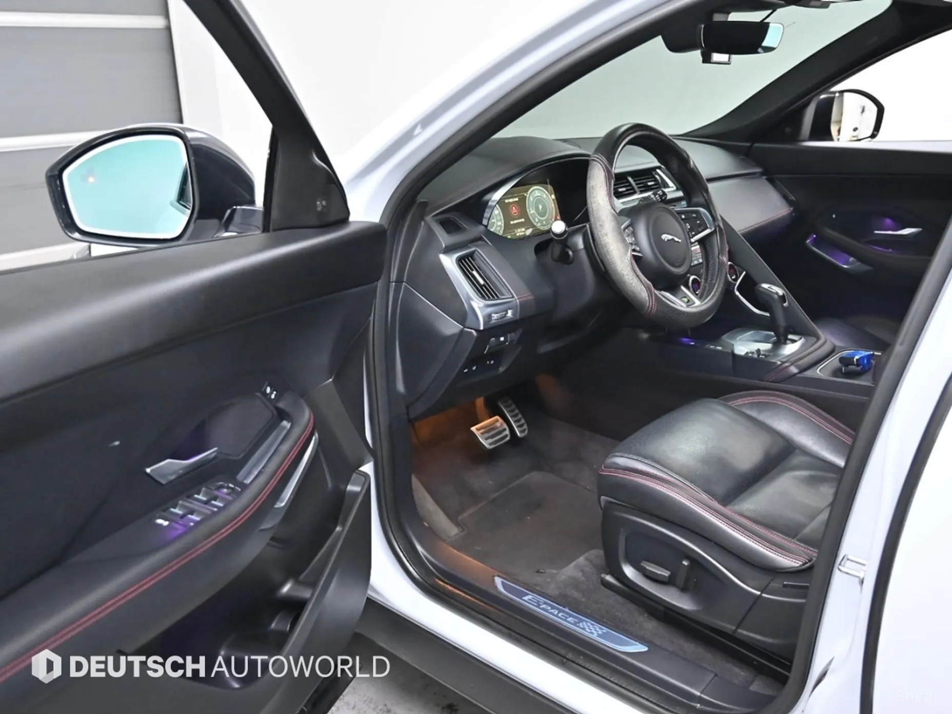 Jaguar E-PACE превью 11