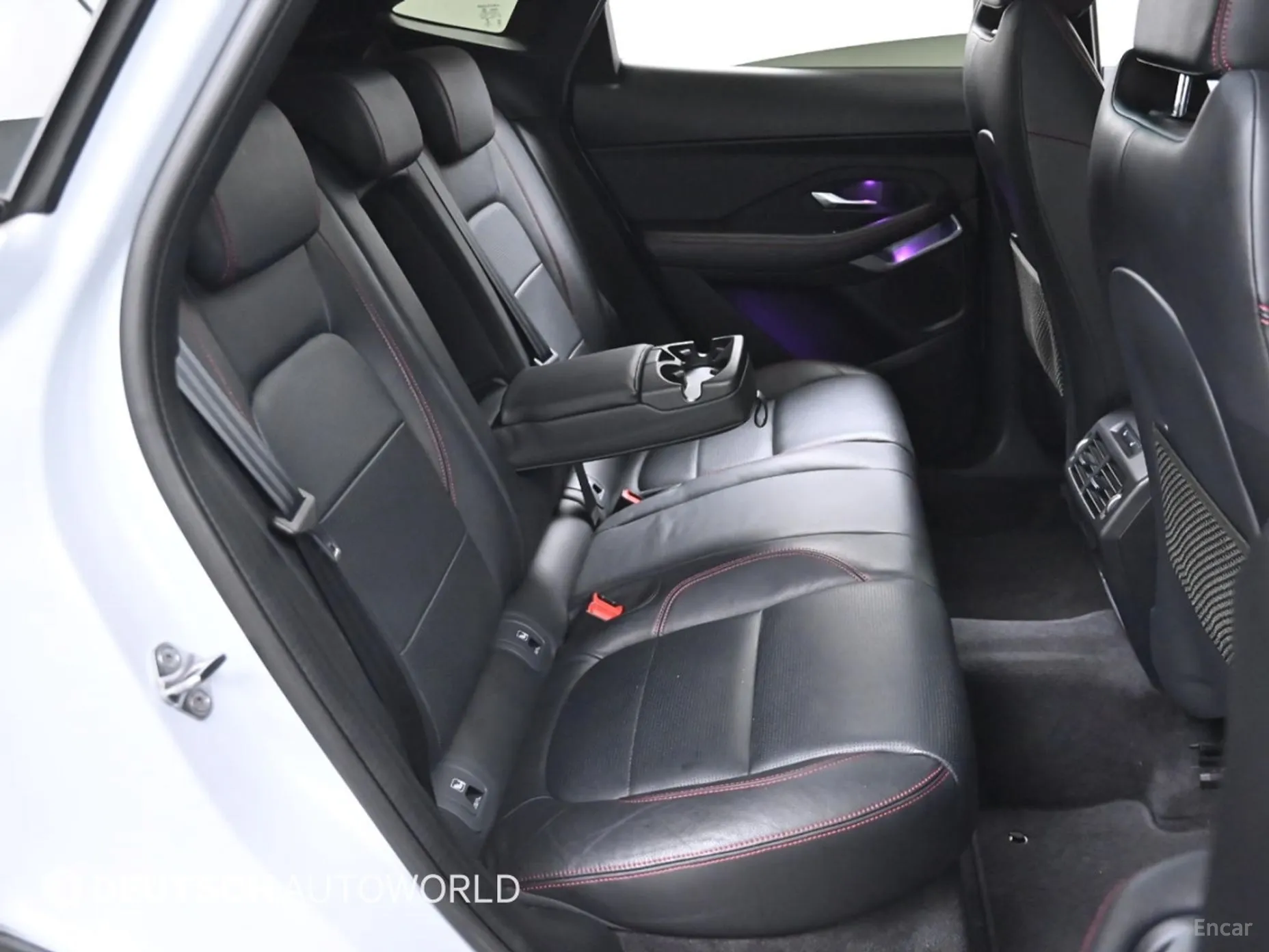 Jaguar E-PACE превью 12