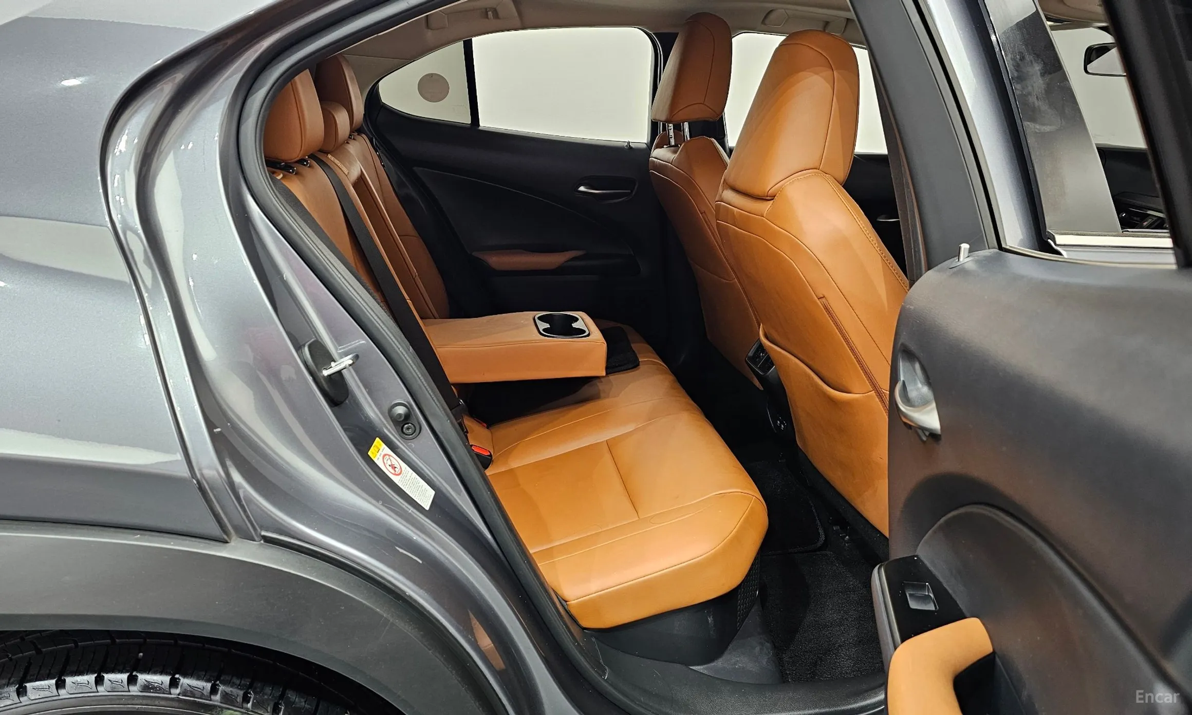 Lexus UX250h превью 12