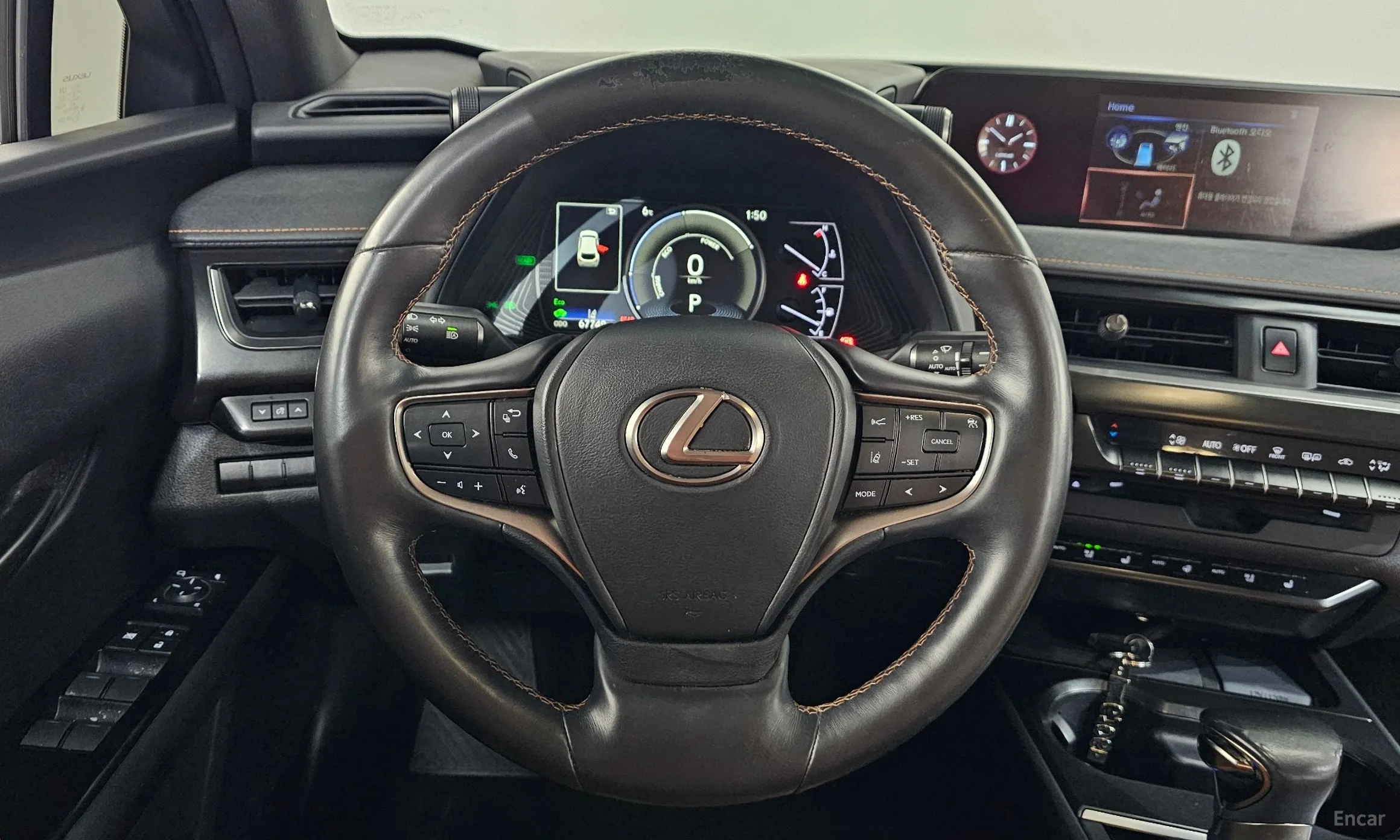 Lexus UX250h превью 13