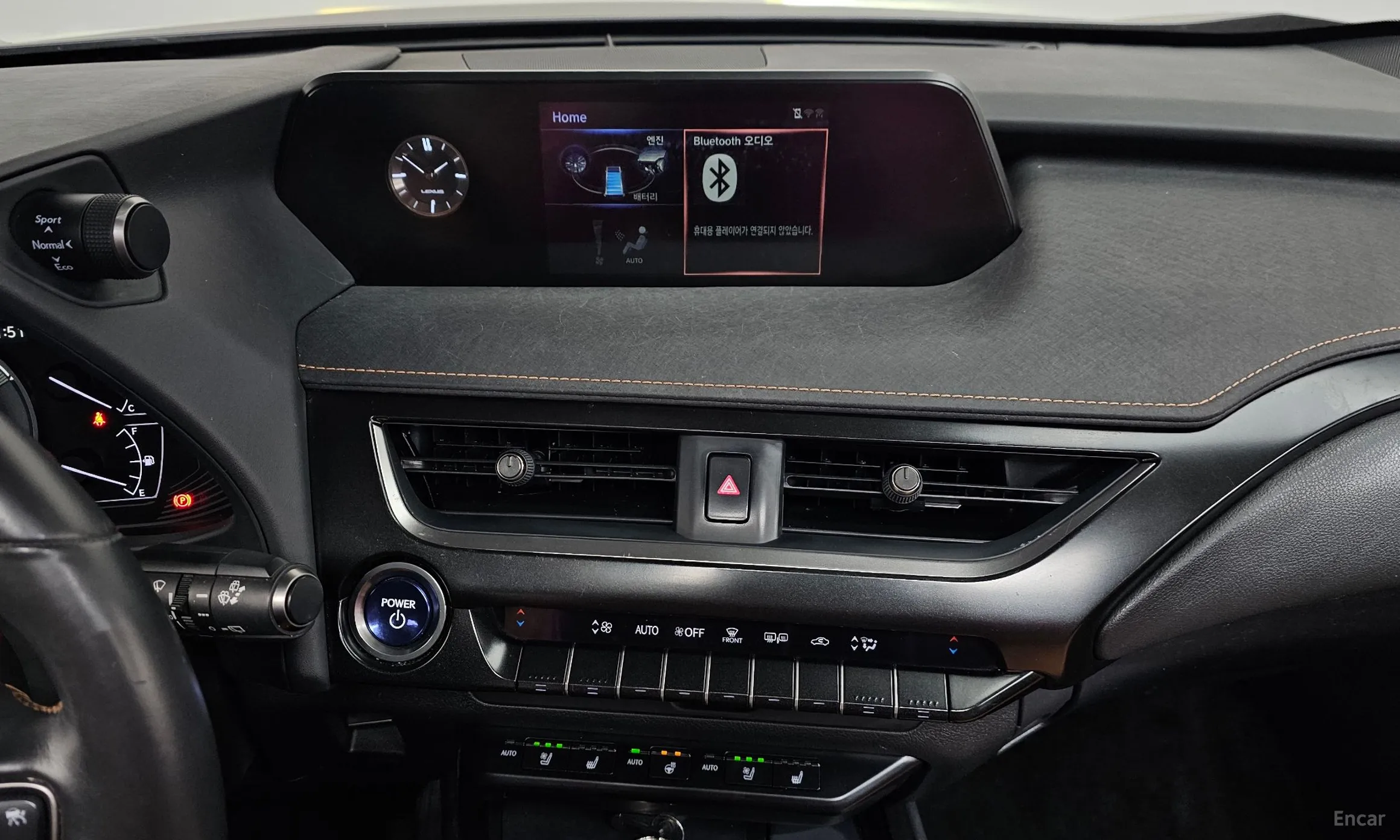 Lexus UX250h превью 15