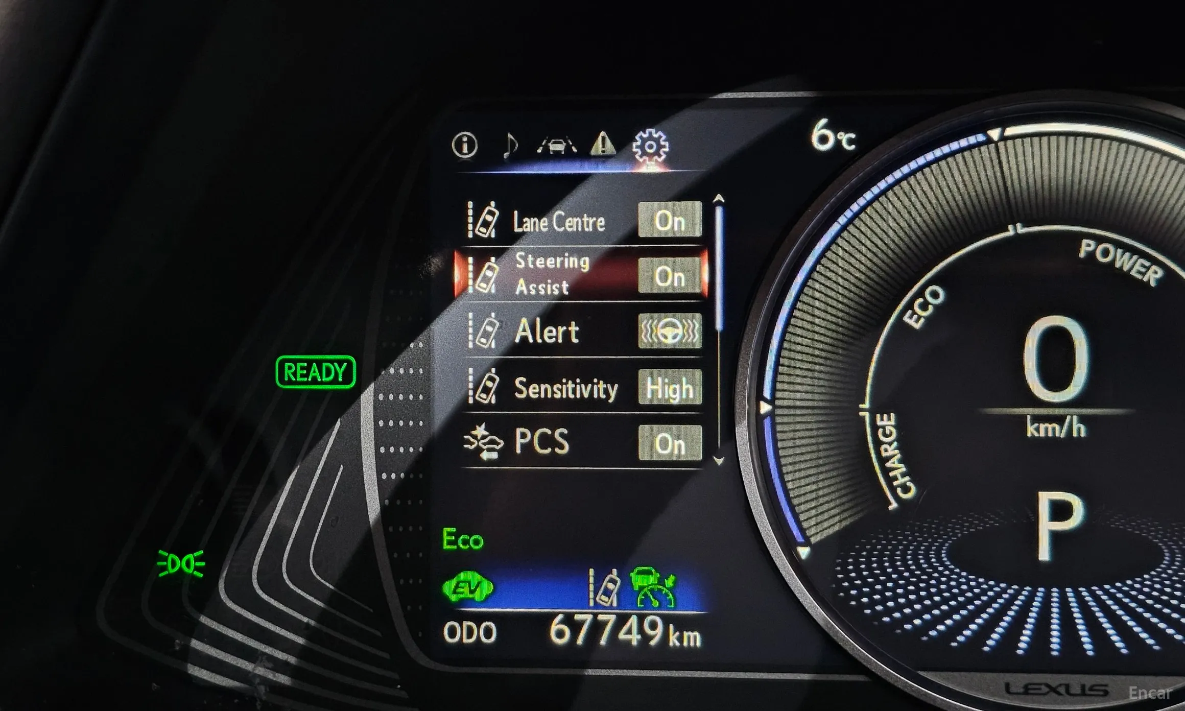 Lexus UX250h превью 17